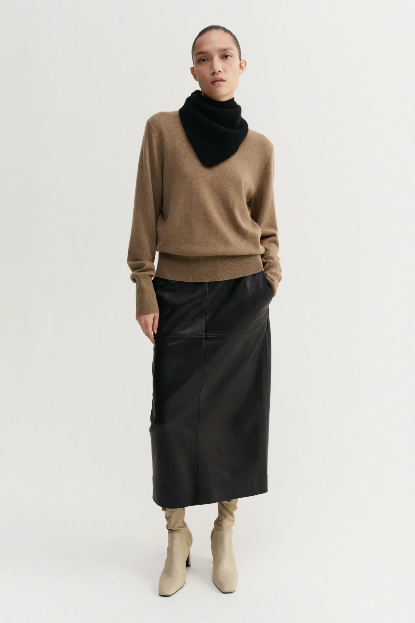 Schal Bini Triangle in Black
