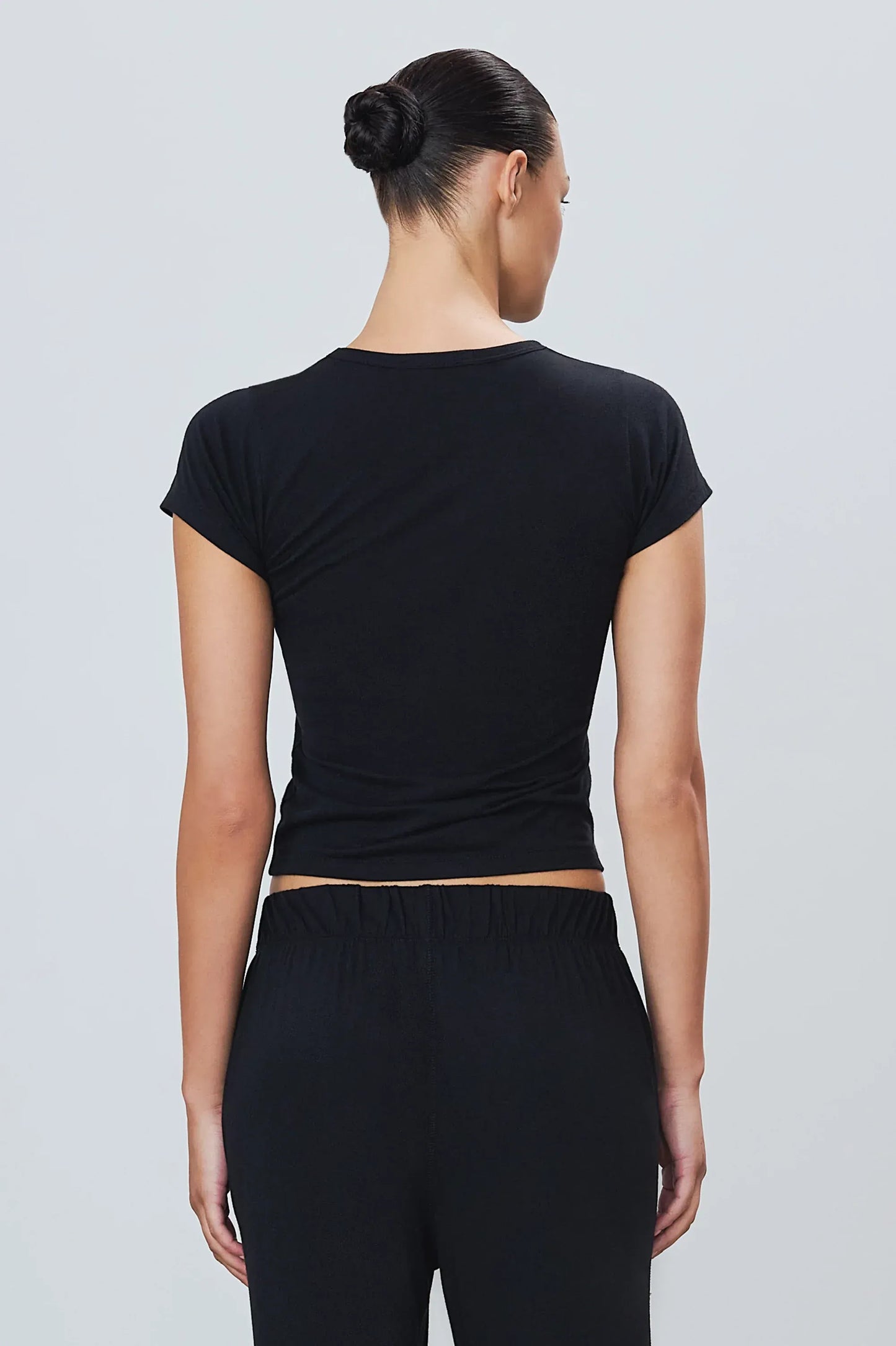 Shirt Fitted Crewneck Short Sleeve in Black