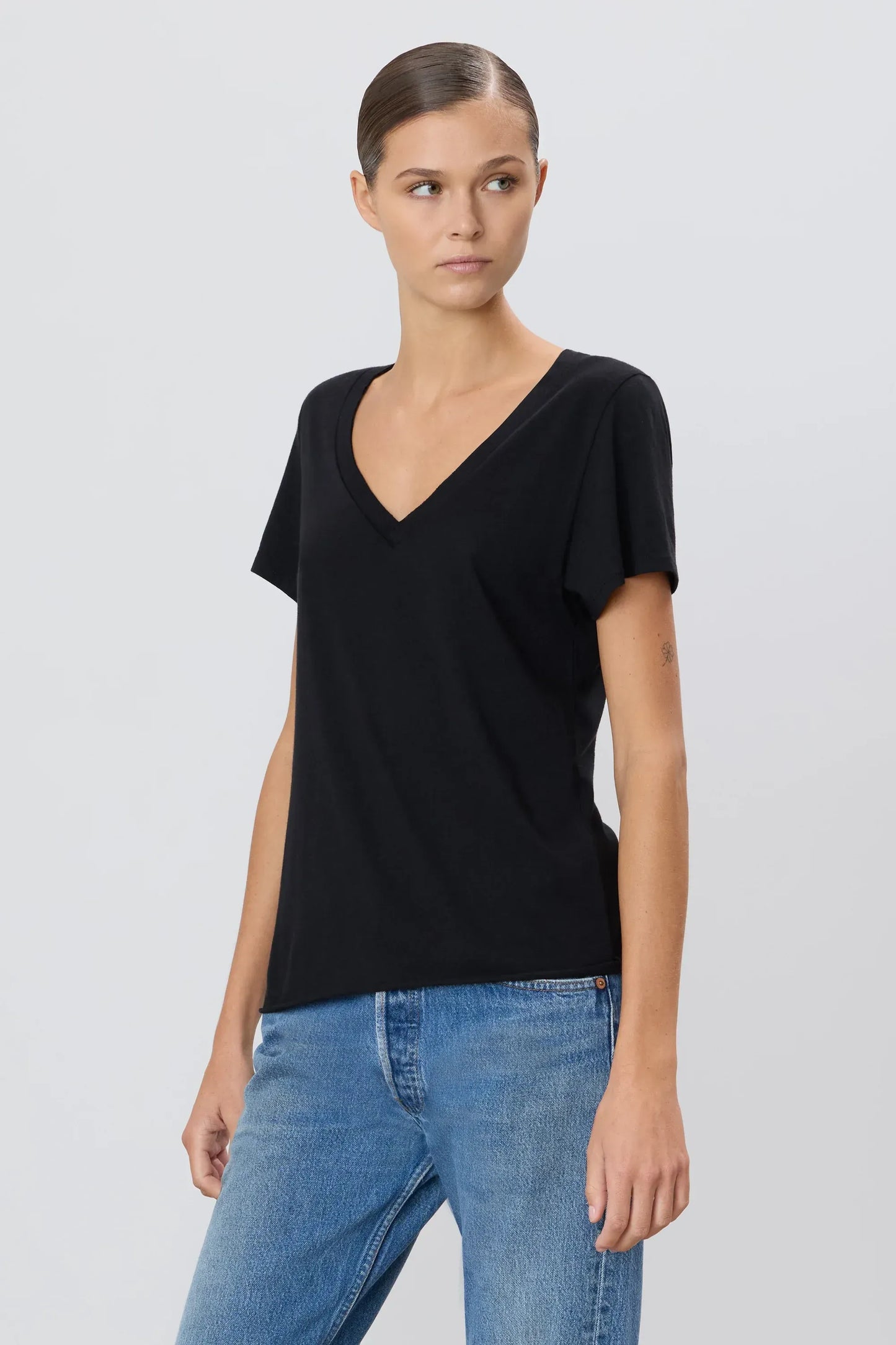 Shirt V-Neck in Black