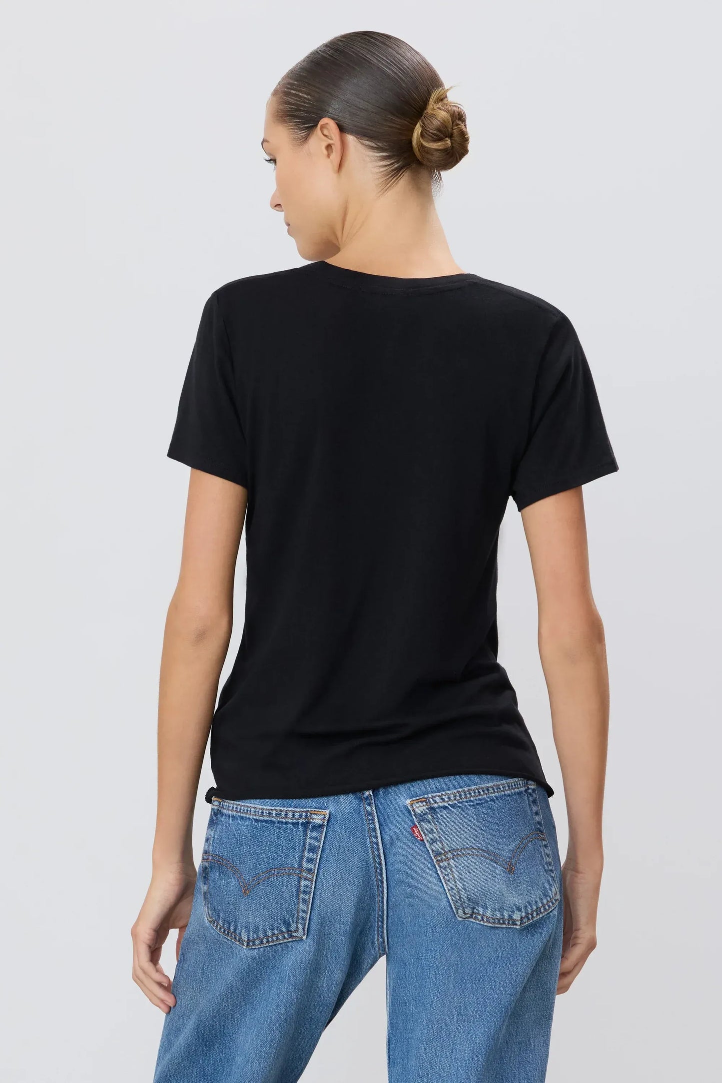 Shirt V-Neck in Black