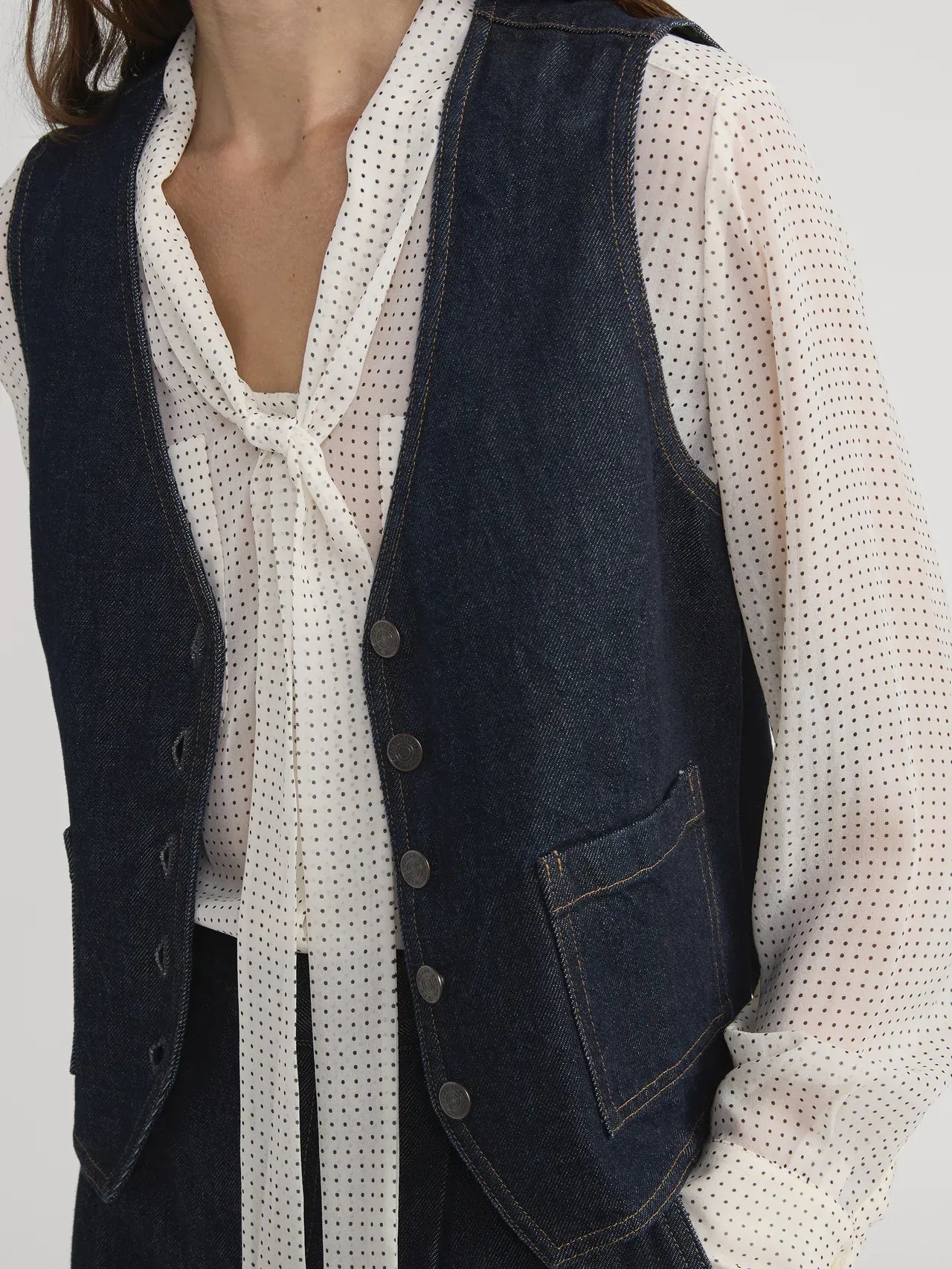 The Denim vest in rinse