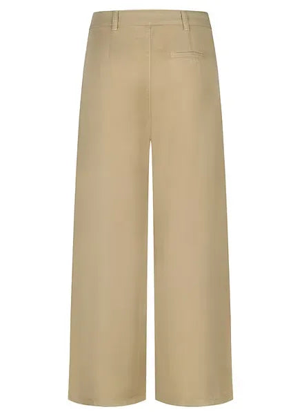 Hose Jade in Sand