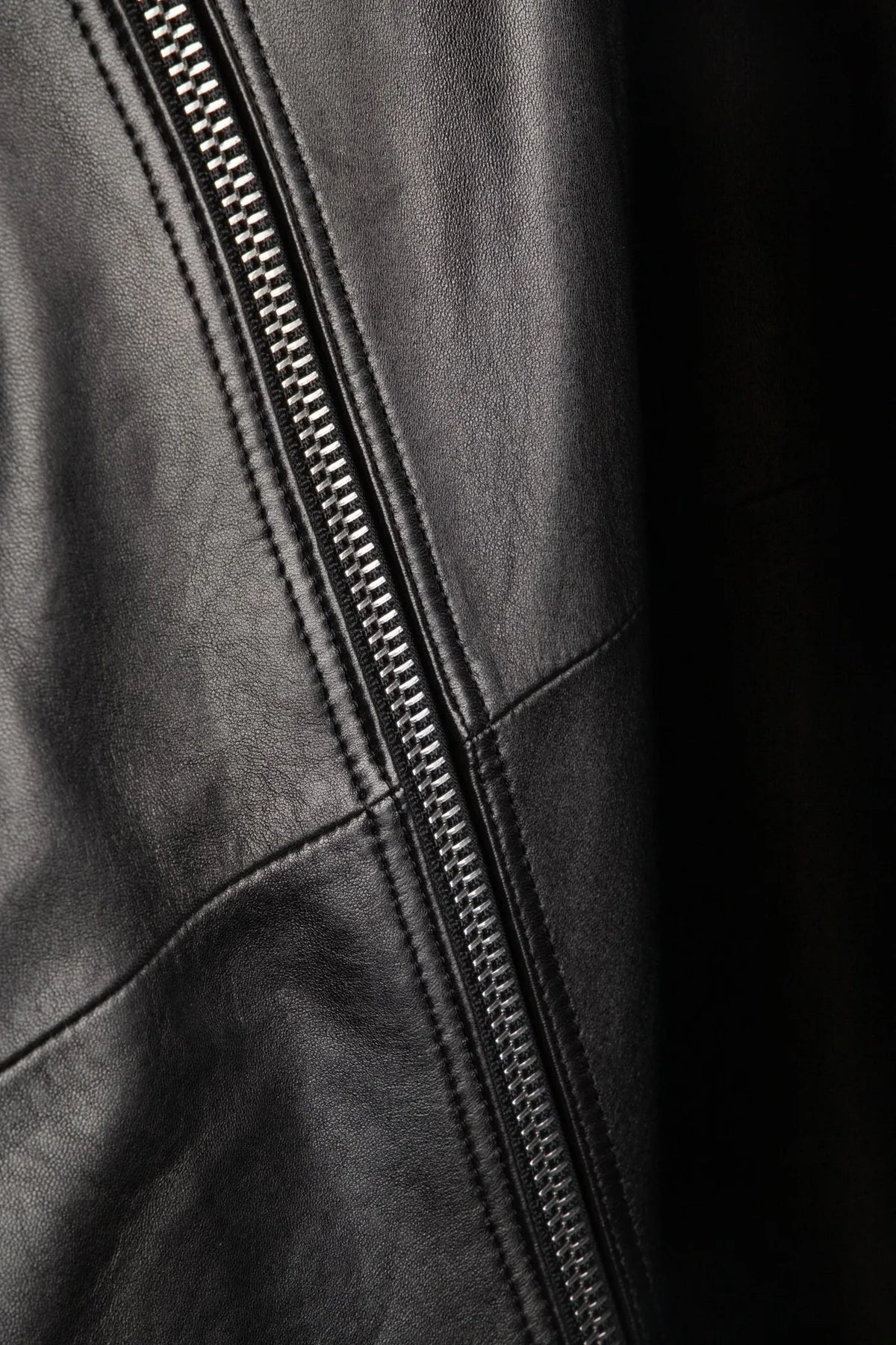 Lederrock Ediaz in Black