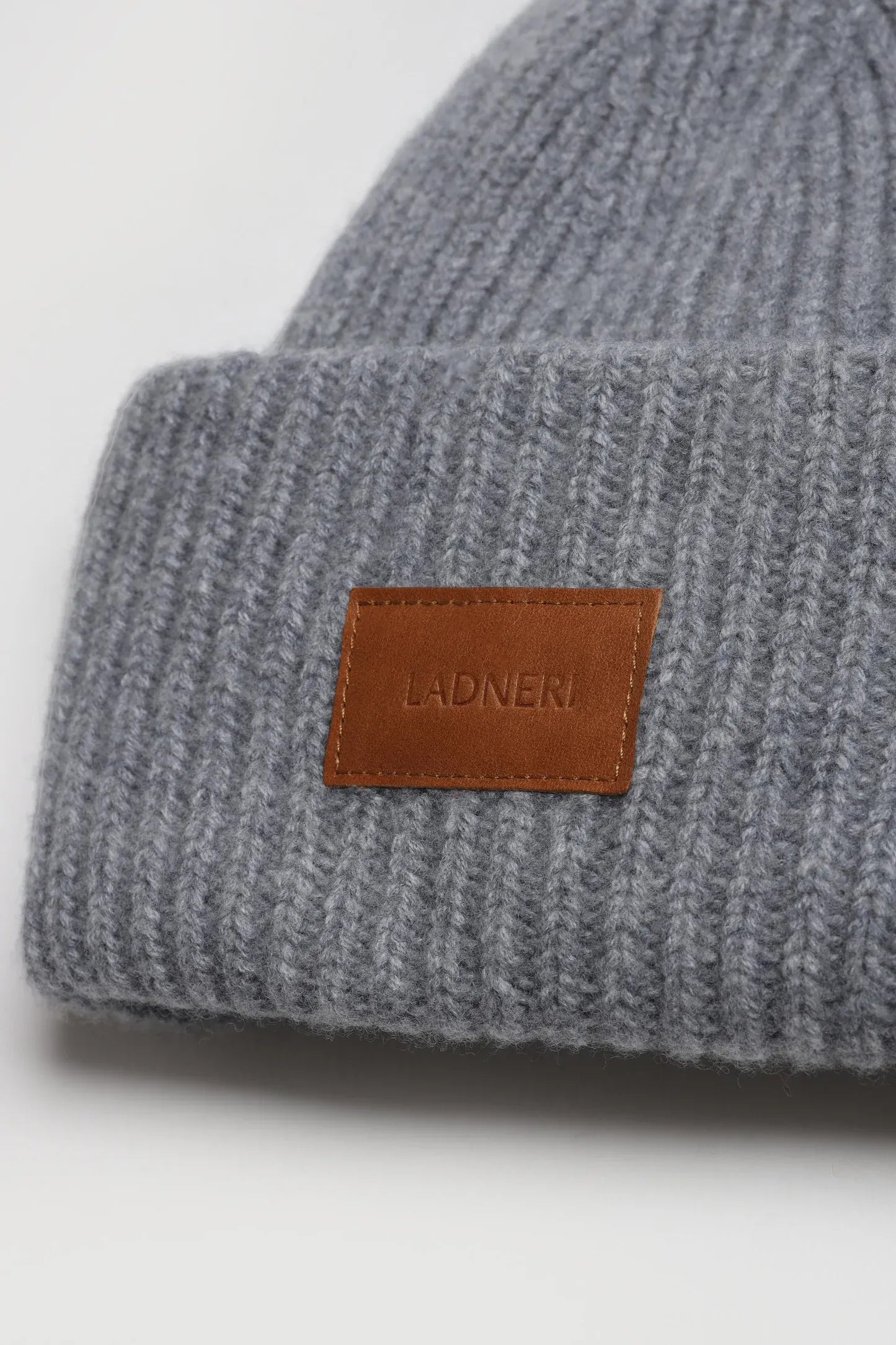 Aspen hat in Shark