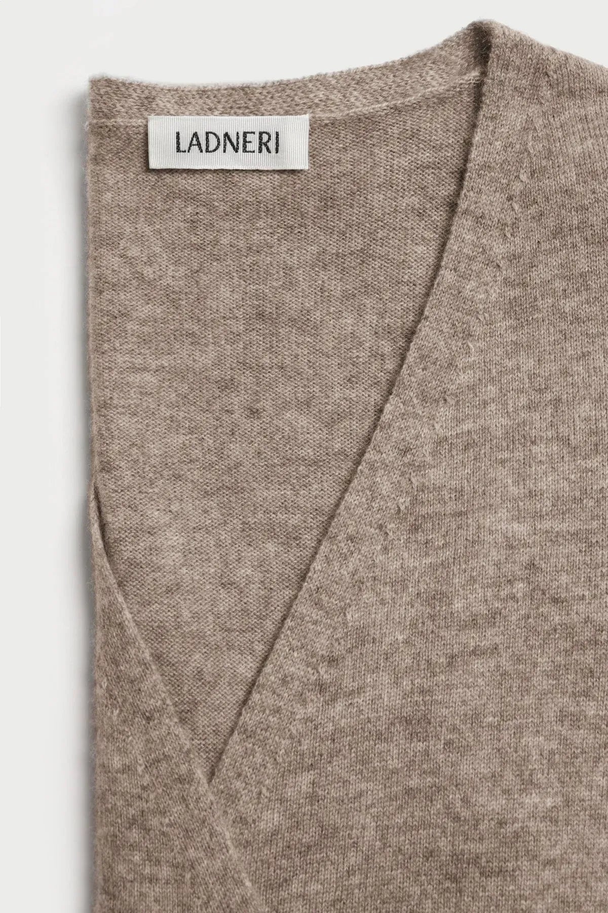 Cardigan Sera in Truffle