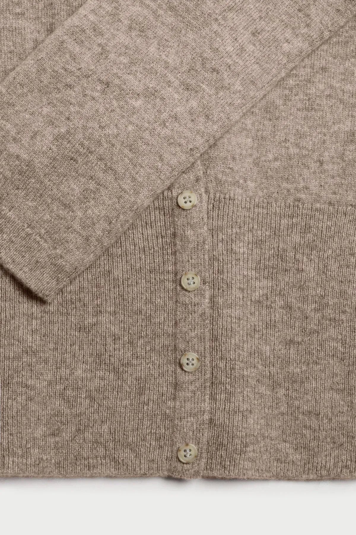 Cardigan Sera in Truffle