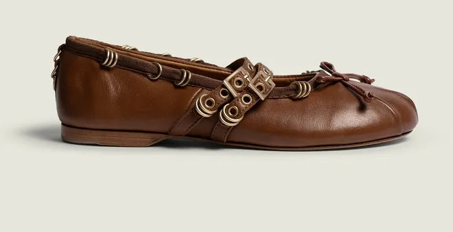 Ballerina Vita Piercing in Cognac