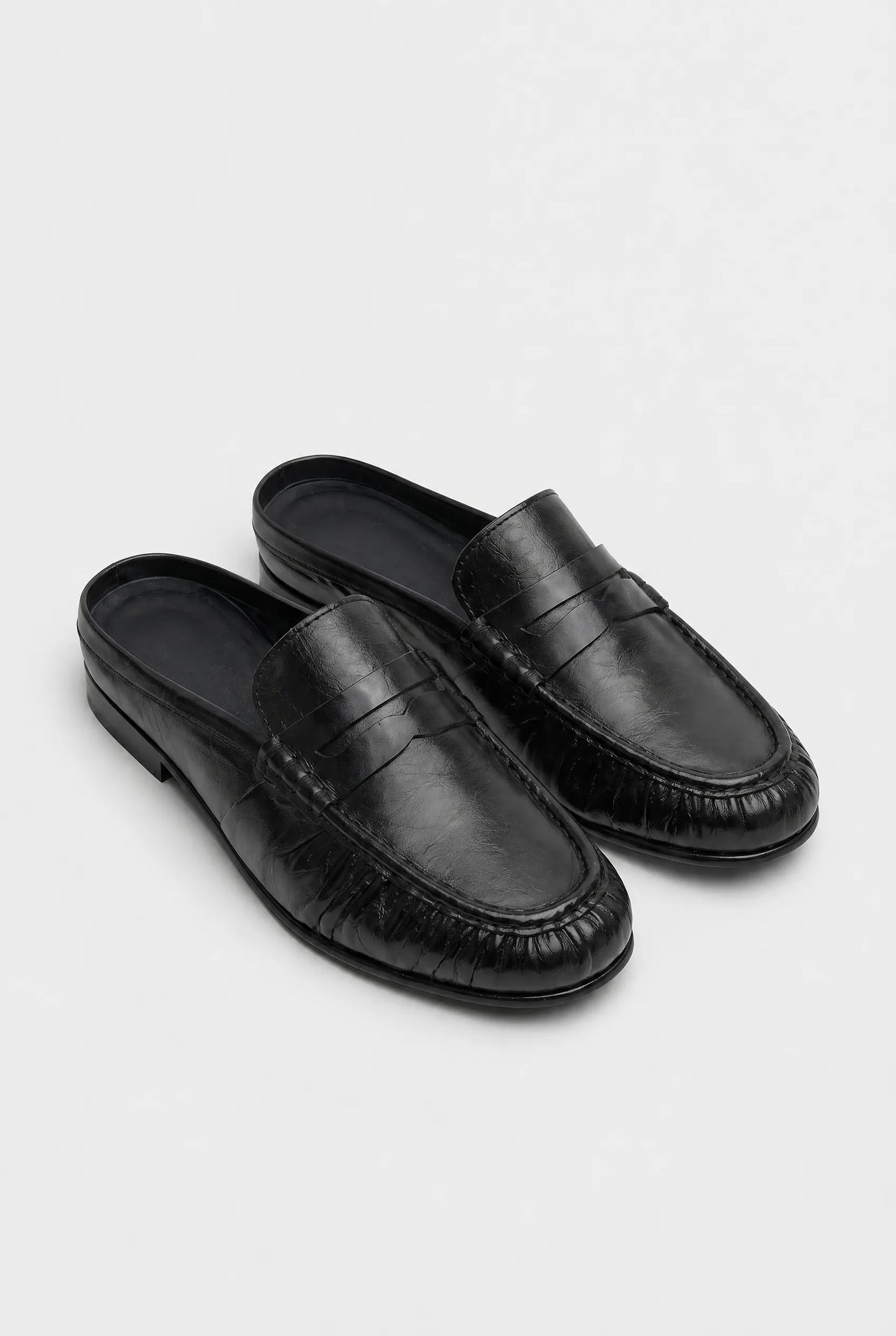 Penny Loafer Wrinkle Mule Leather in Black