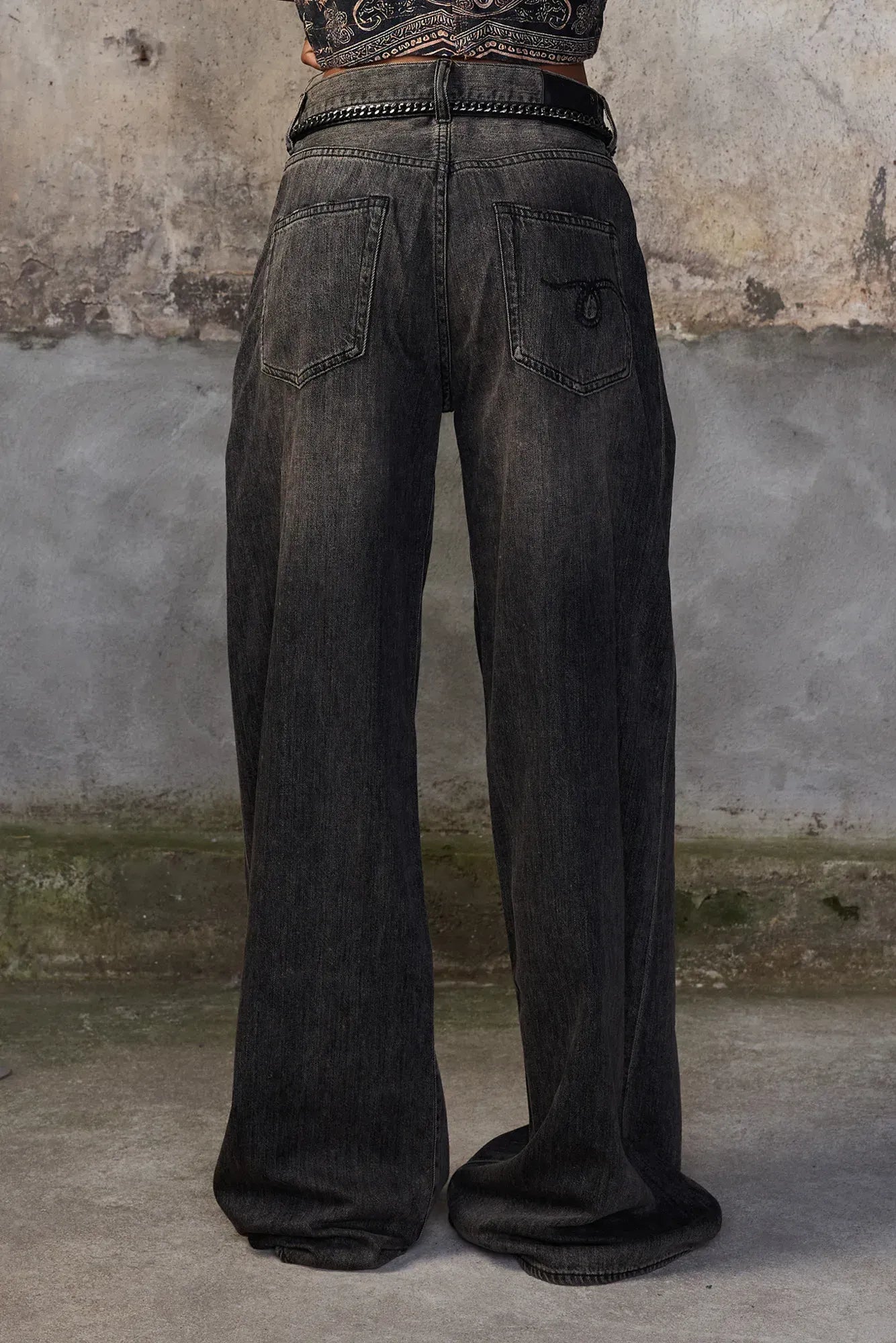 Jeans D'Arcy Flare Jean in Ellery Black