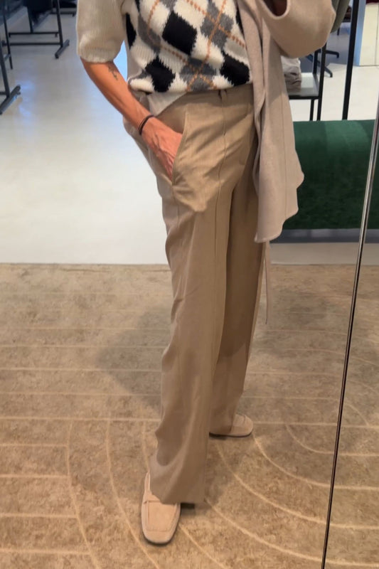 Hose Tovy in Mandel