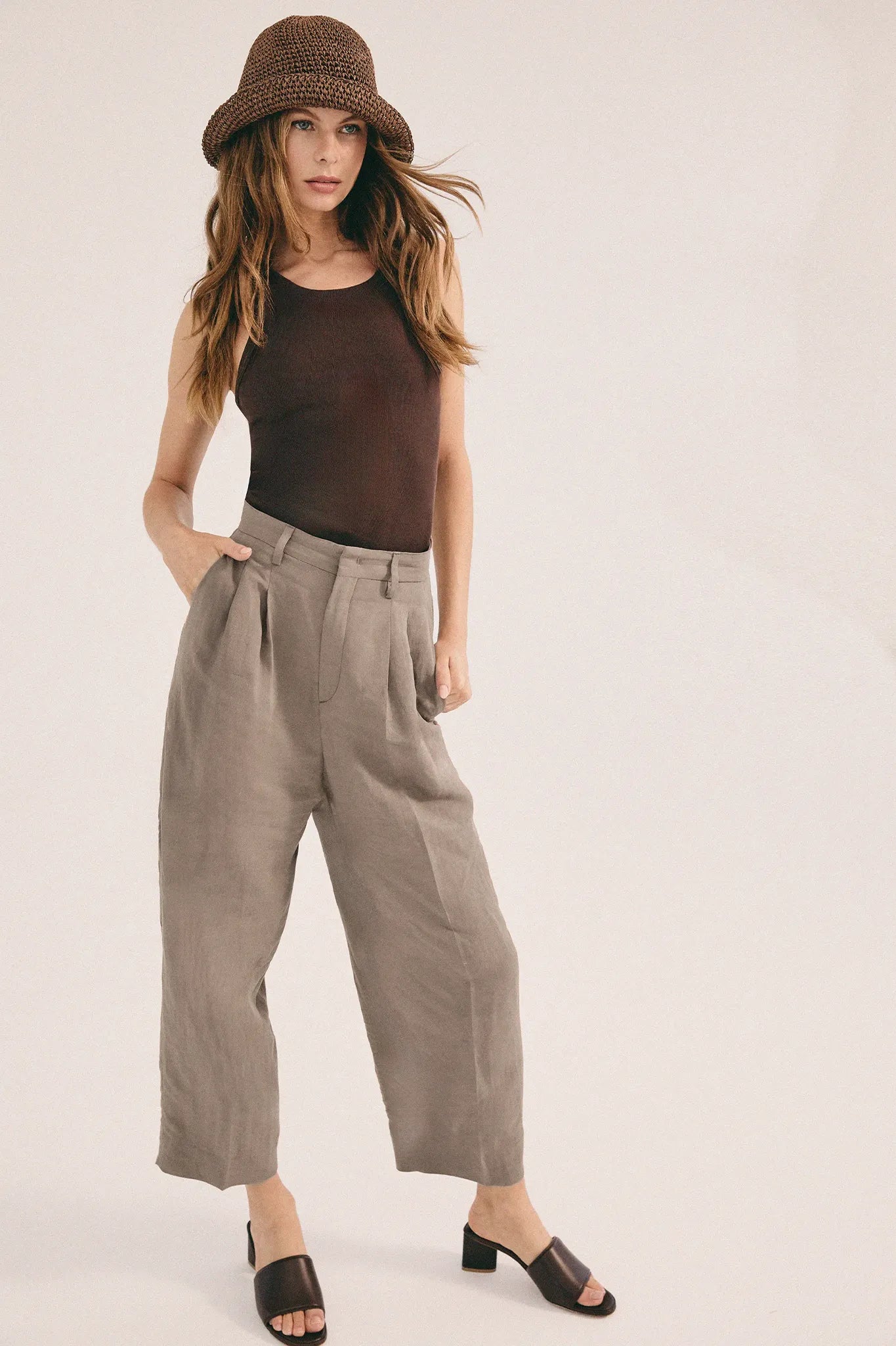 Hose Noa Crop in Greige