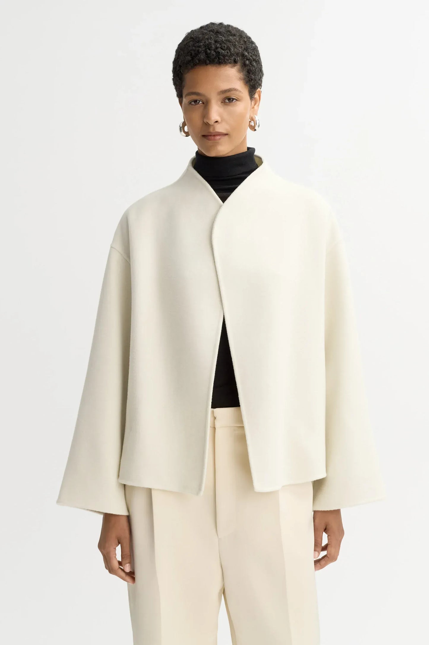 Jacke Short in Feather White