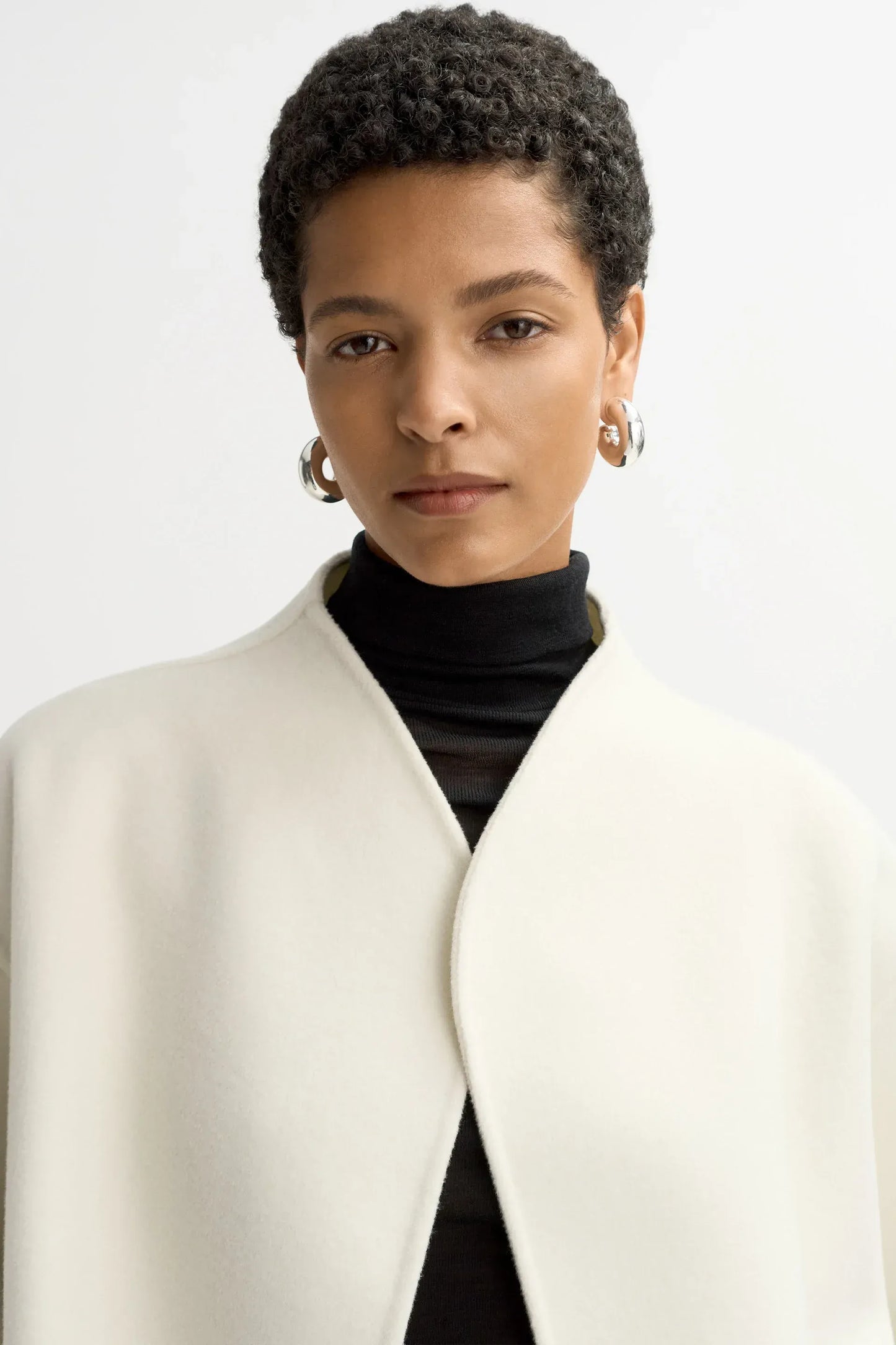 Jacke Short in Feather White