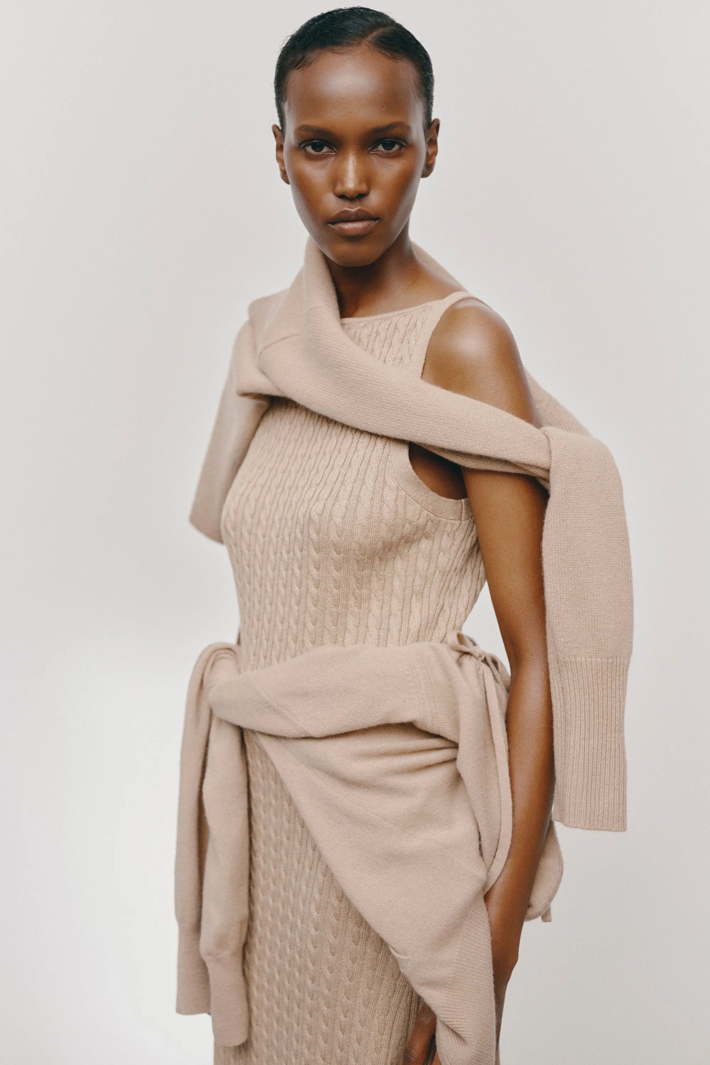 Kleid Fine Knit Cable Knit in Camel