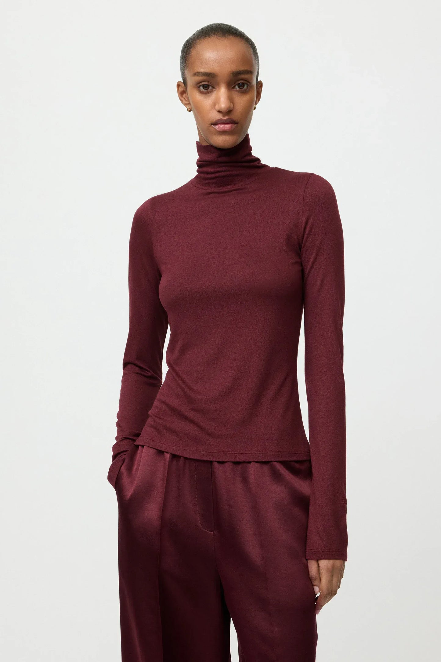 Longsleeve Lightweight Jersey Turtleneck in Bordeaux