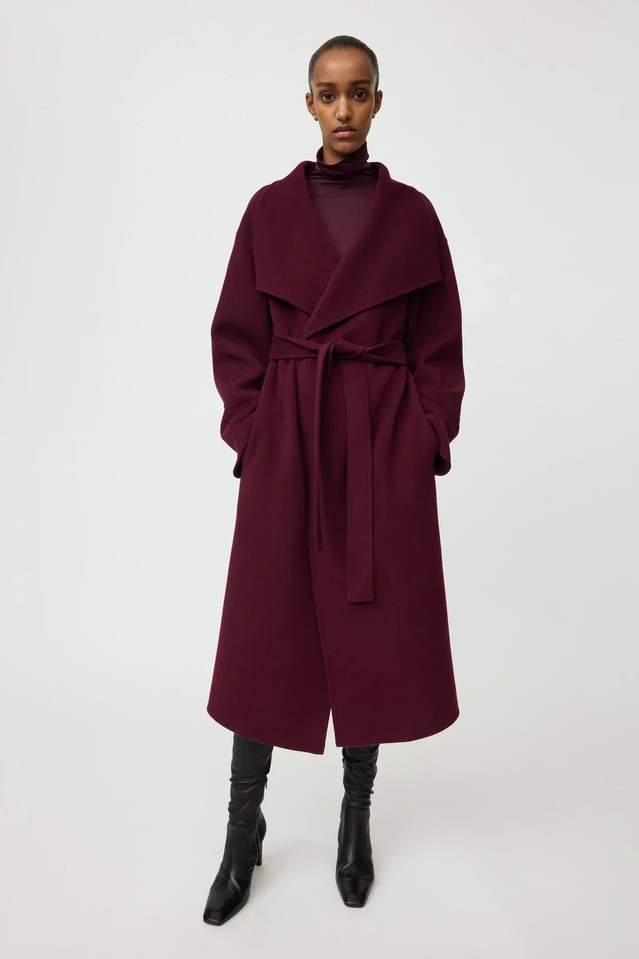 Mantel Long Coat in Bordeaux