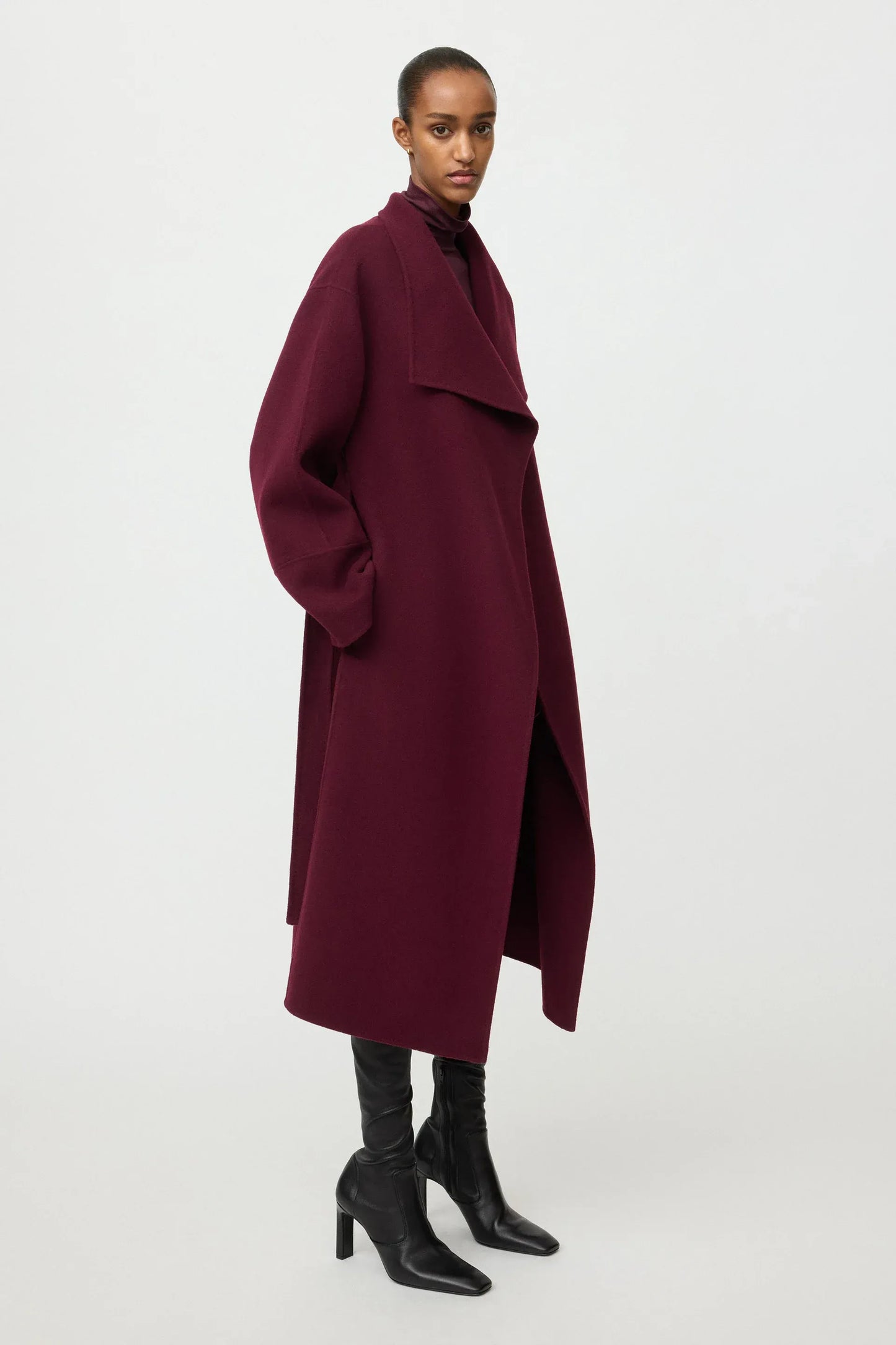 Mantel Long Coat in Bordeaux