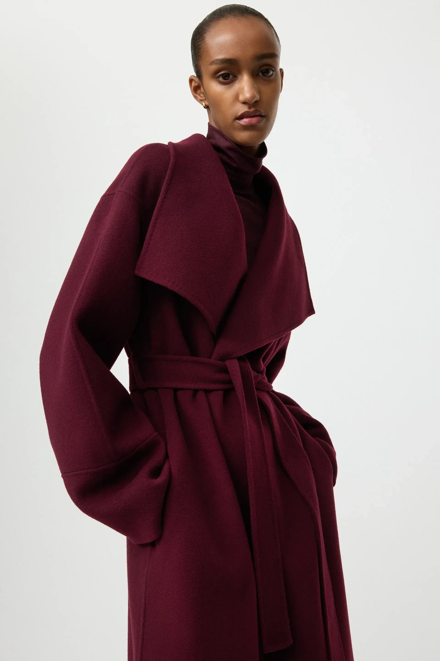Mantel Long Coat in Bordeaux