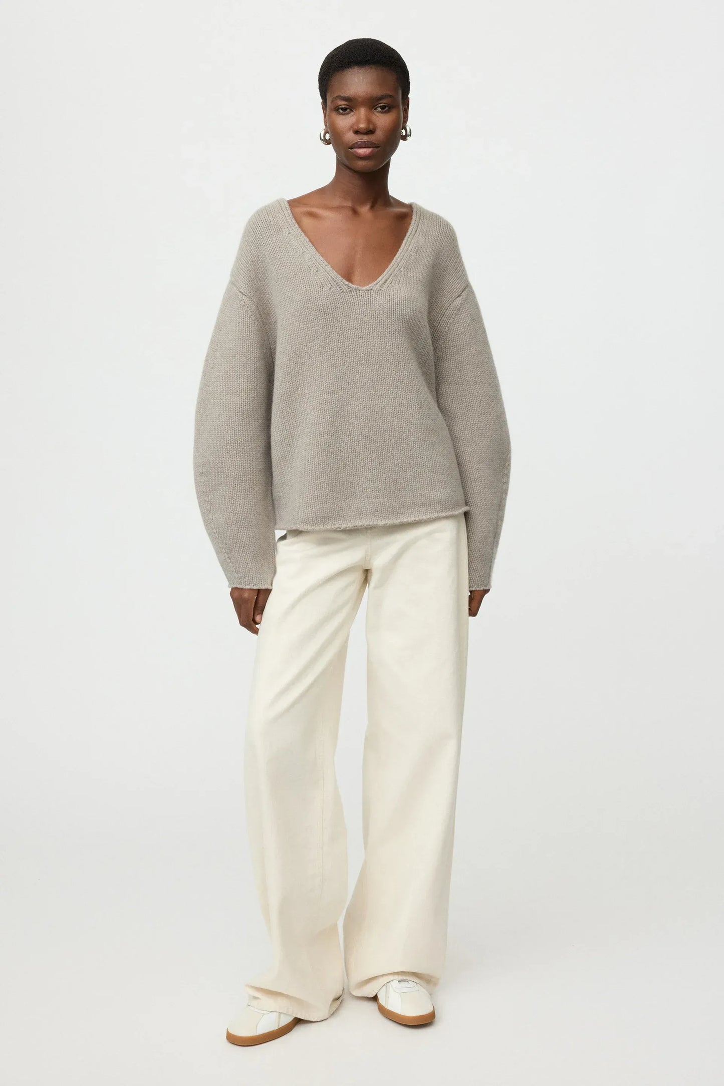 Pullover Puff Sleeve V-Neck in Greige