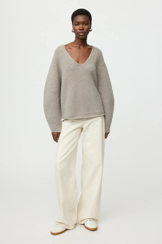 Pullover Puff Sleeve V-Neck in Greige
