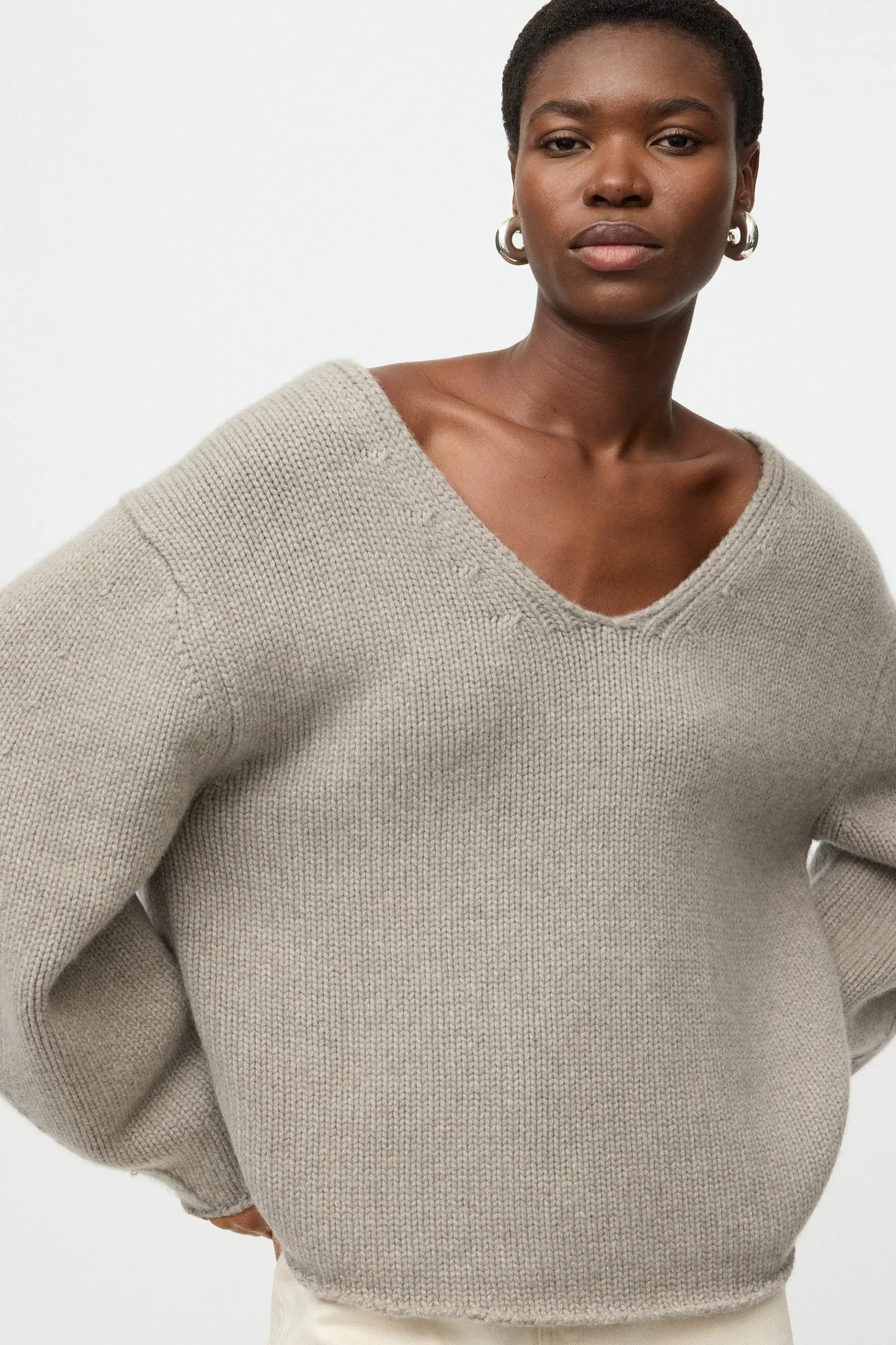 Pullover Puff Sleeve V-Neck in Greige