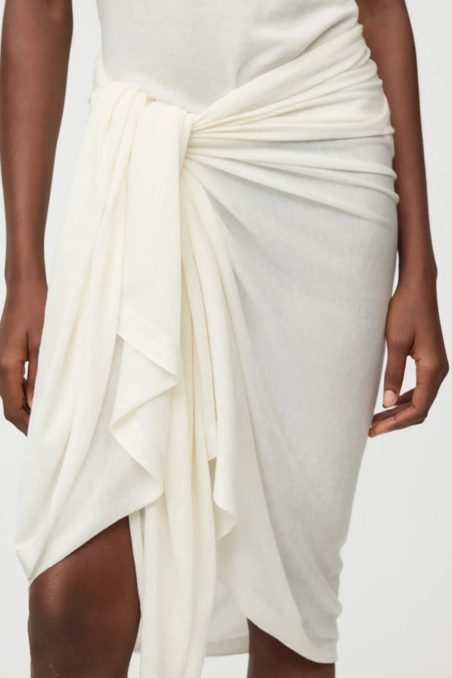 Sarong Featherlight in Feather White