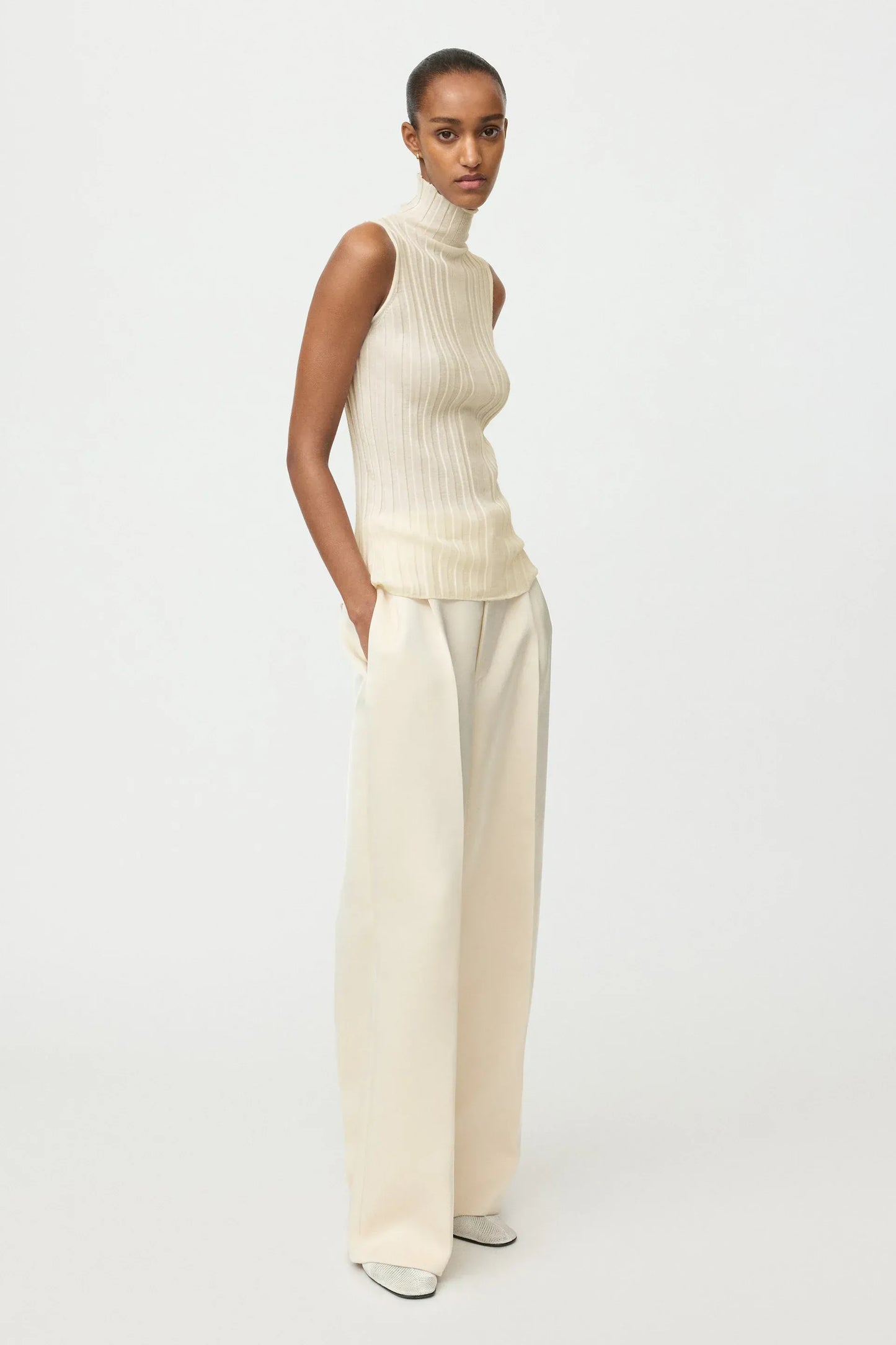 Top Featherlight Turtleneck Singlet in Bone