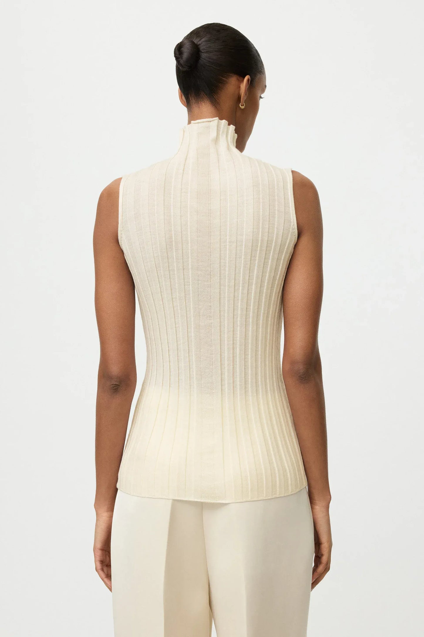 Top Featherlight Turtleneck Singlet in Bone