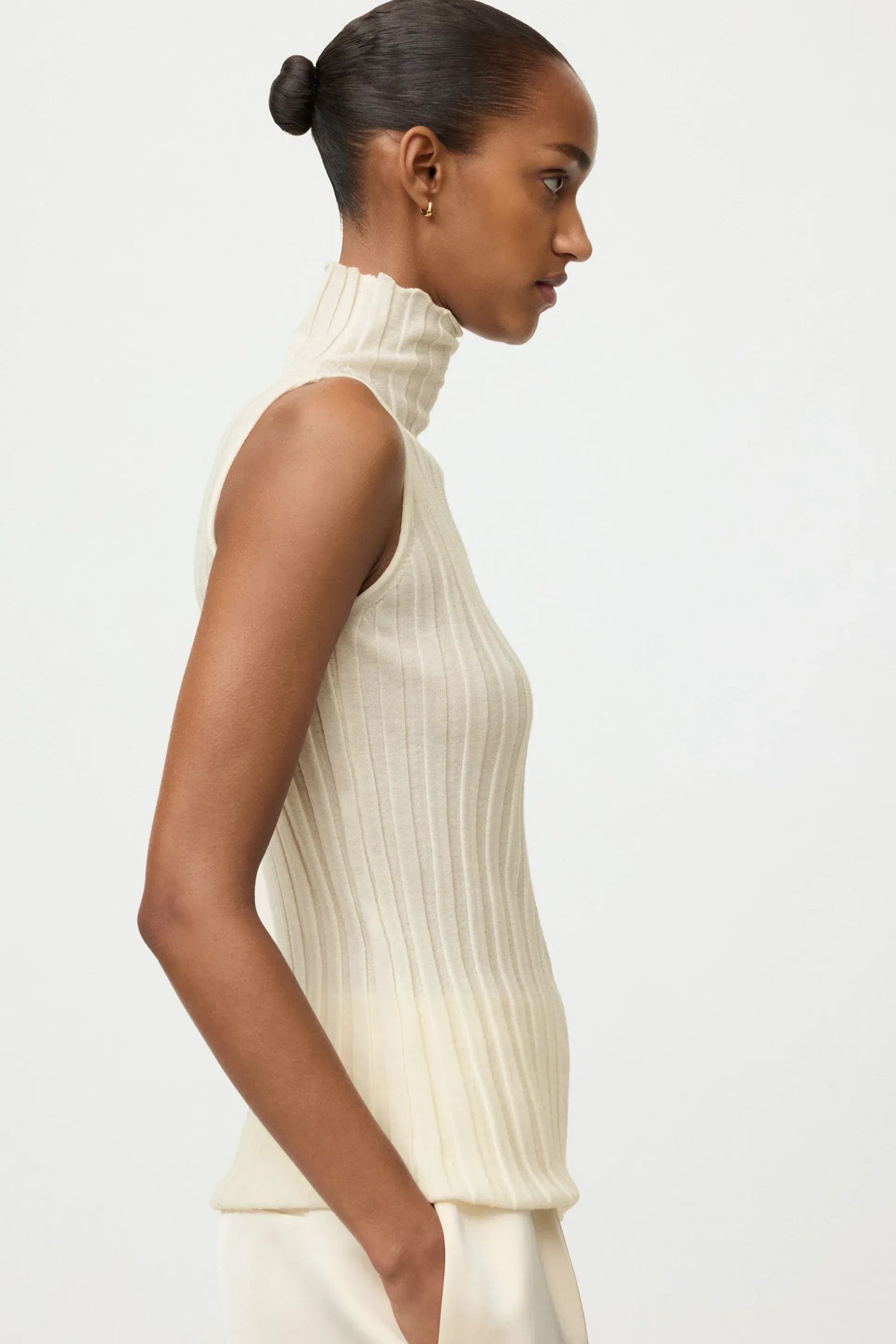 Top Featherlight Turtleneck Singlet in Bone