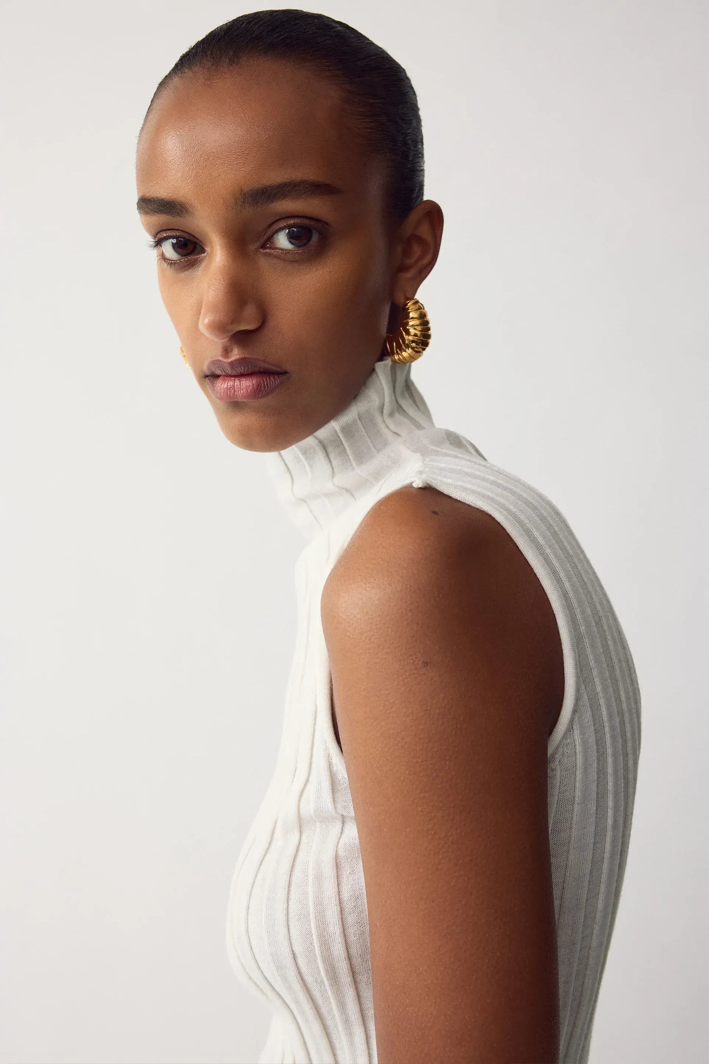 Top Featherlight Turtleneck Singlet in Bone