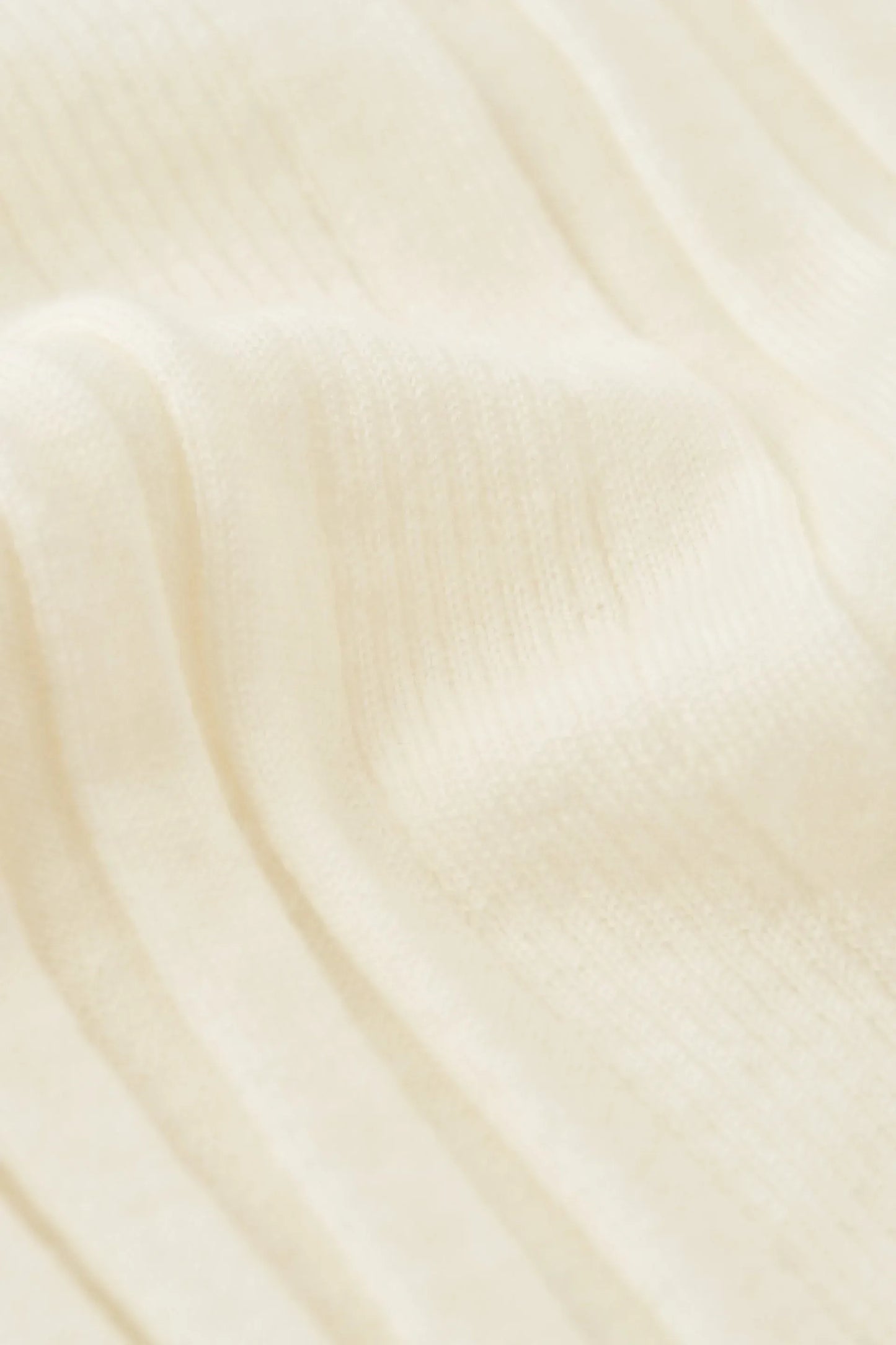 Top Featherlight Turtleneck Singlet in Bone