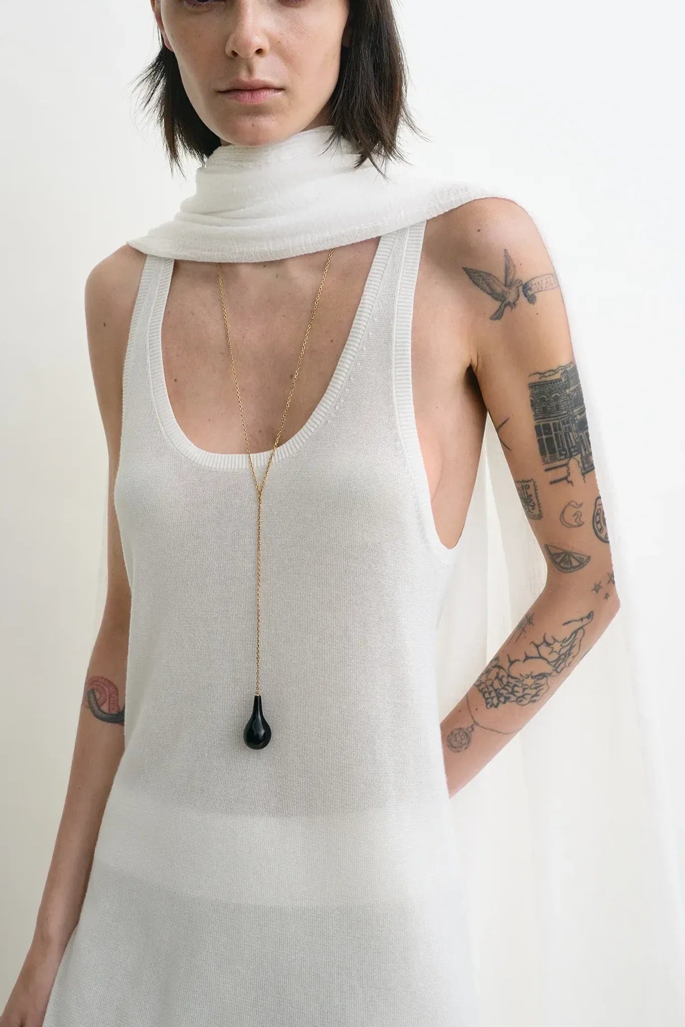 Crinkled scarf in white