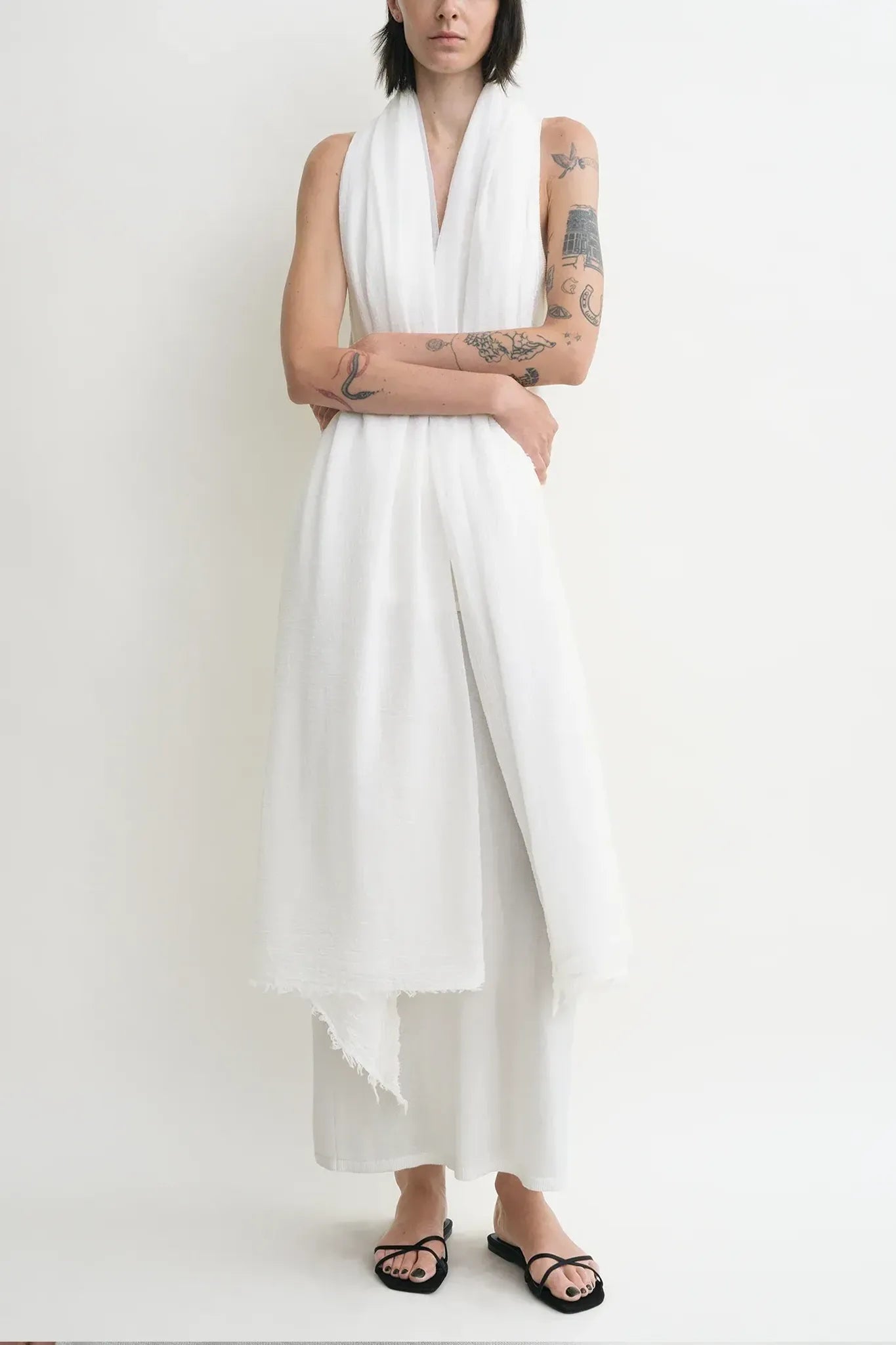 Crinkled scarf in white