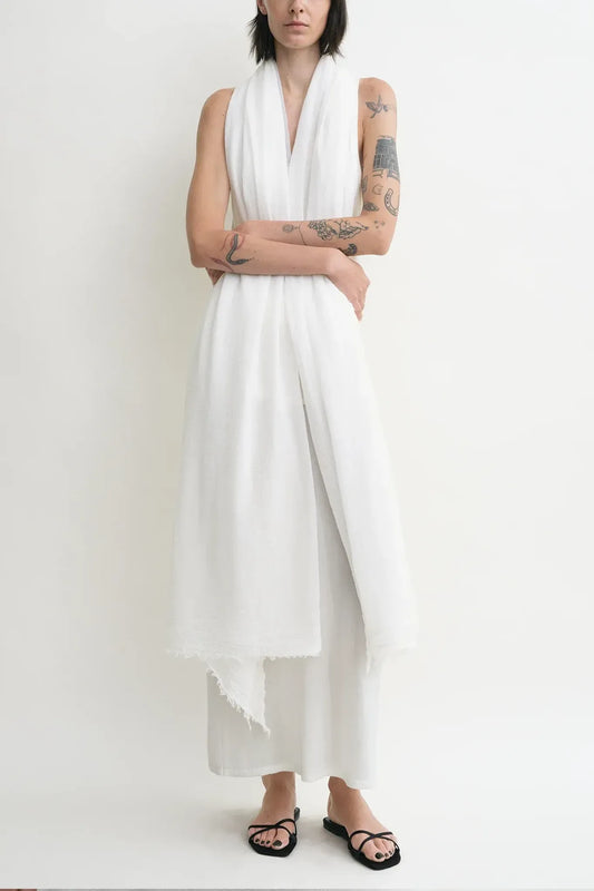 Crinkled scarf in white