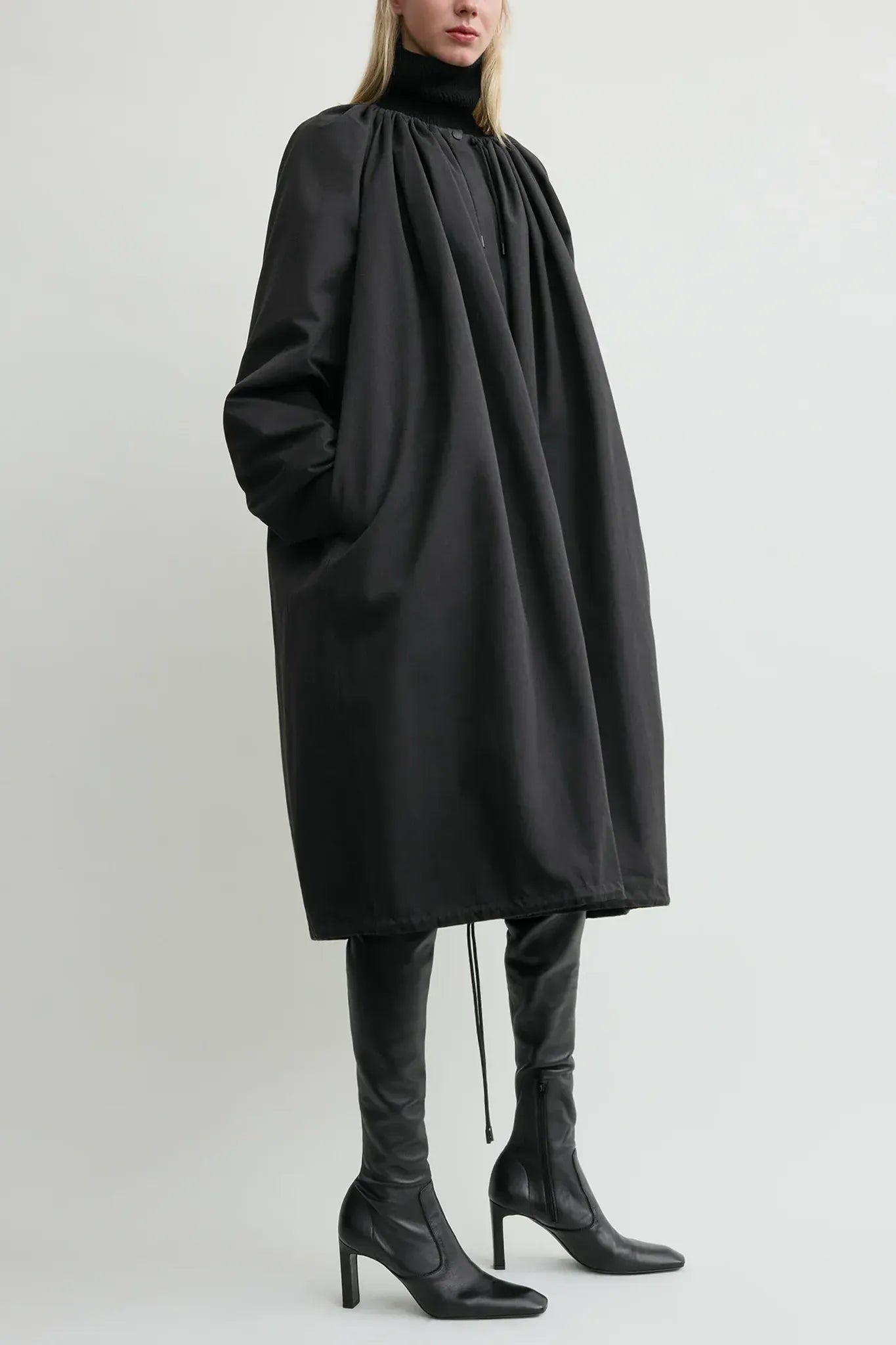 Gathered Parachute coat in black