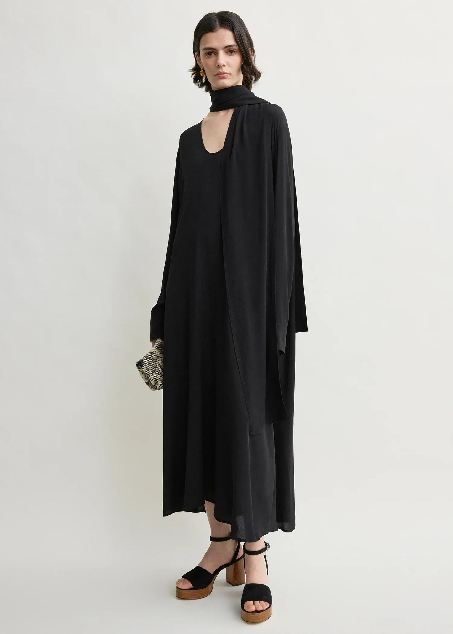 Kleid Rounded Neckline in Black