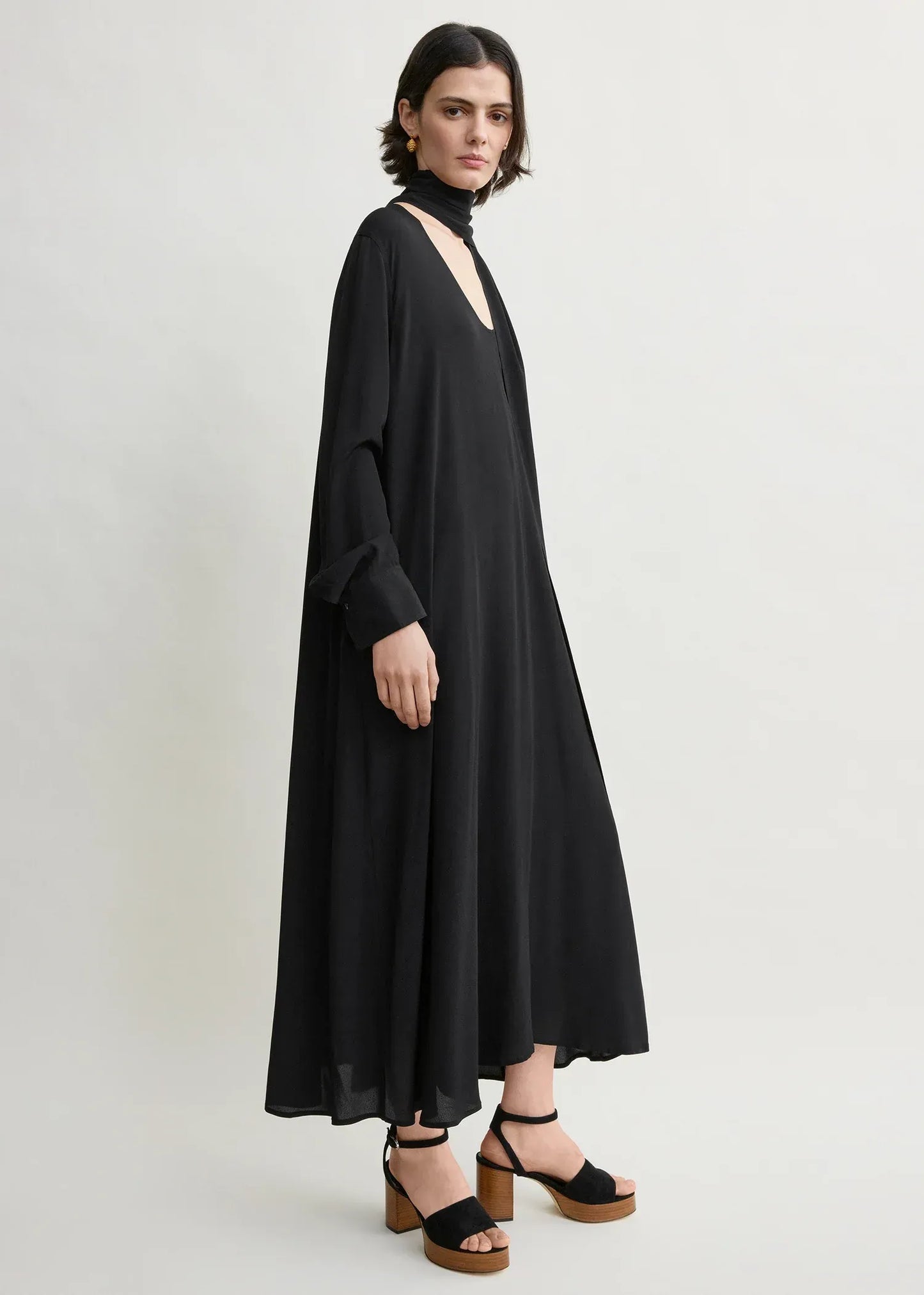 Kleid Rounded Neckline in Black