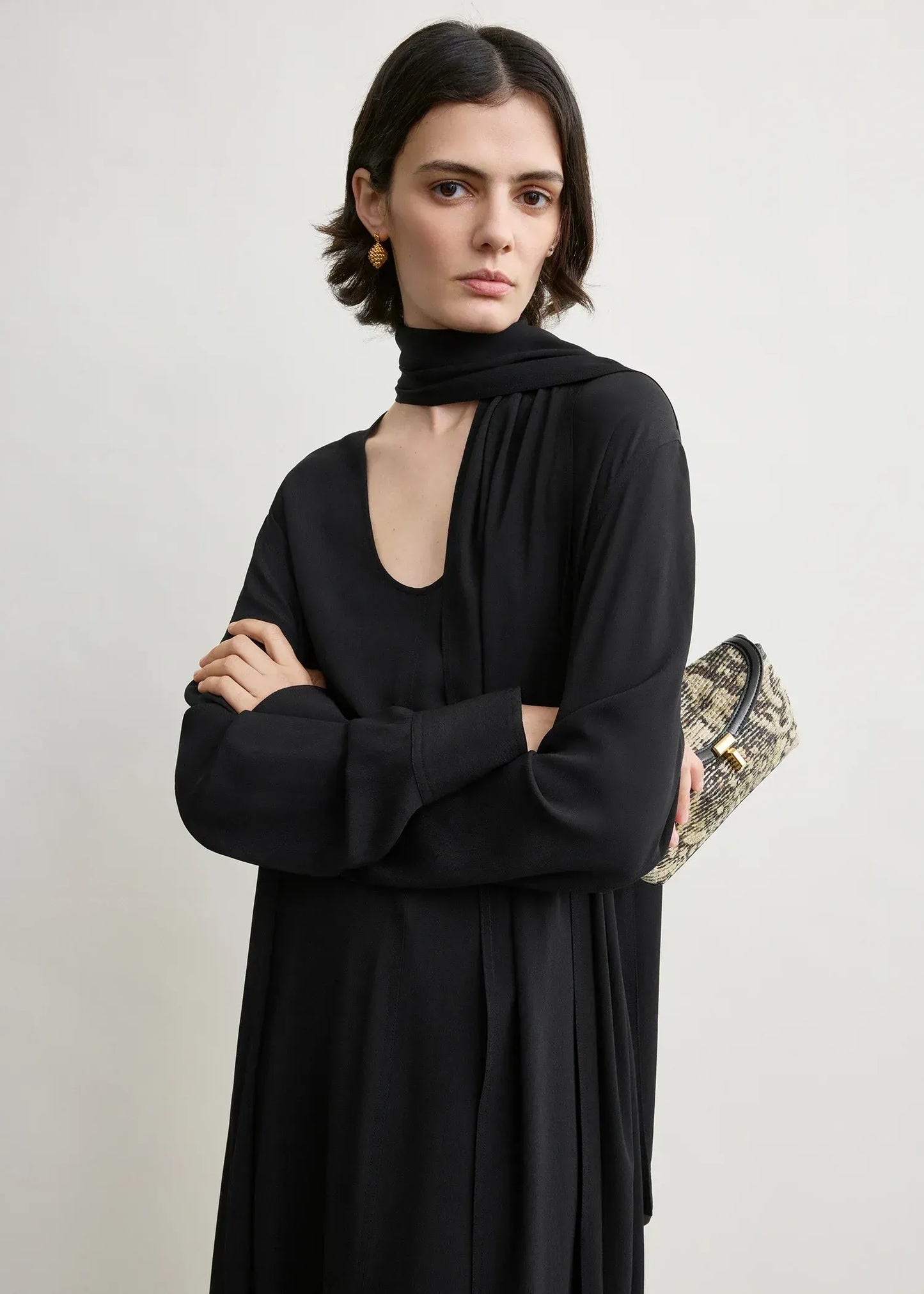 Kleid Rounded Neckline in Black