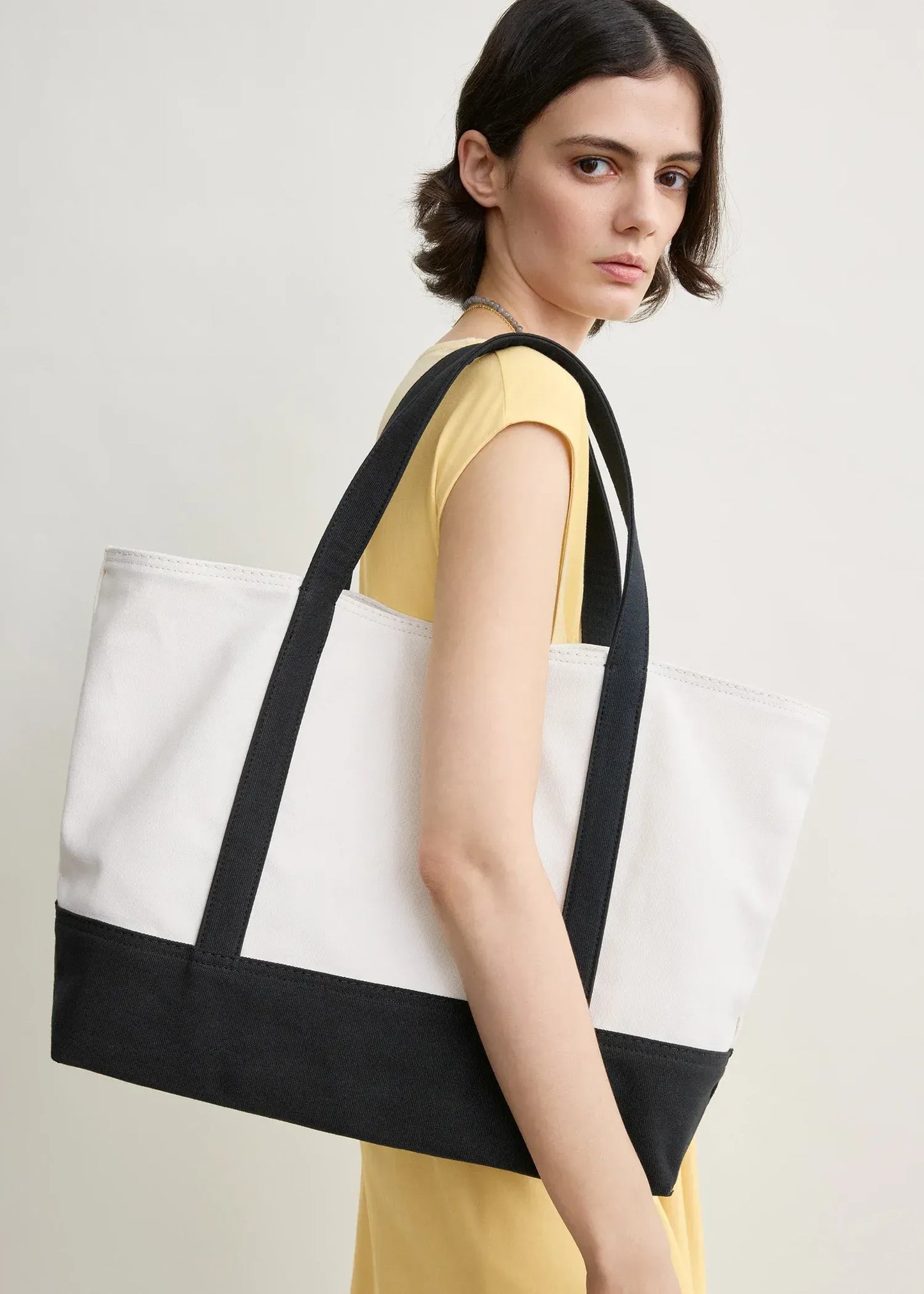 Tasche Beach Tote in Ecru-Black
