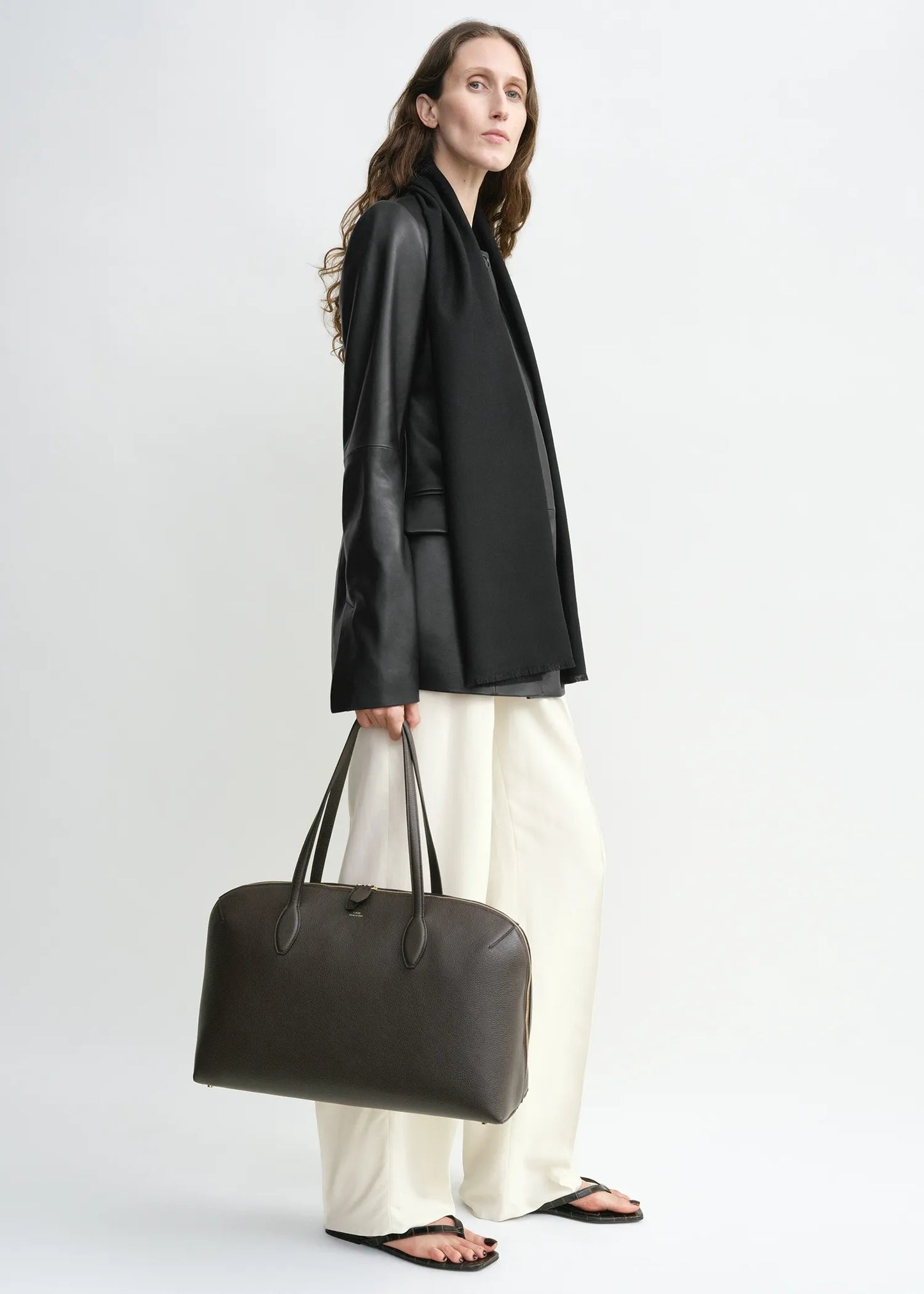Tasche Grained-Leather Day in Dark Chocolate