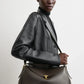 Tasche T-Lock Leather Top Handle in Bark