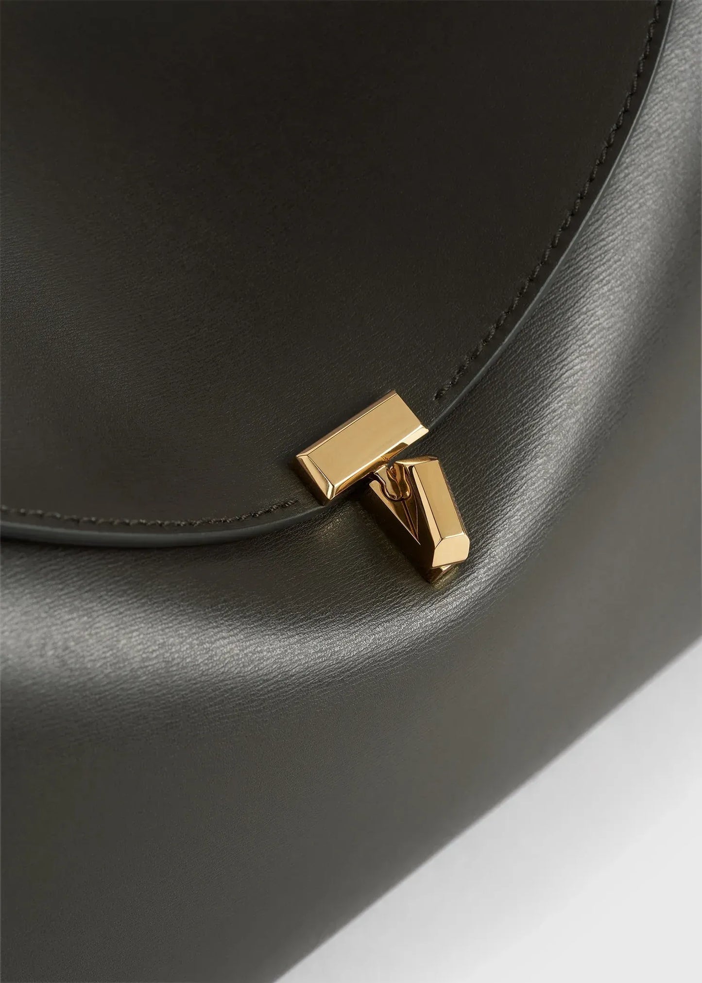 Tasche T-Lock Leather Top Handle in Bark