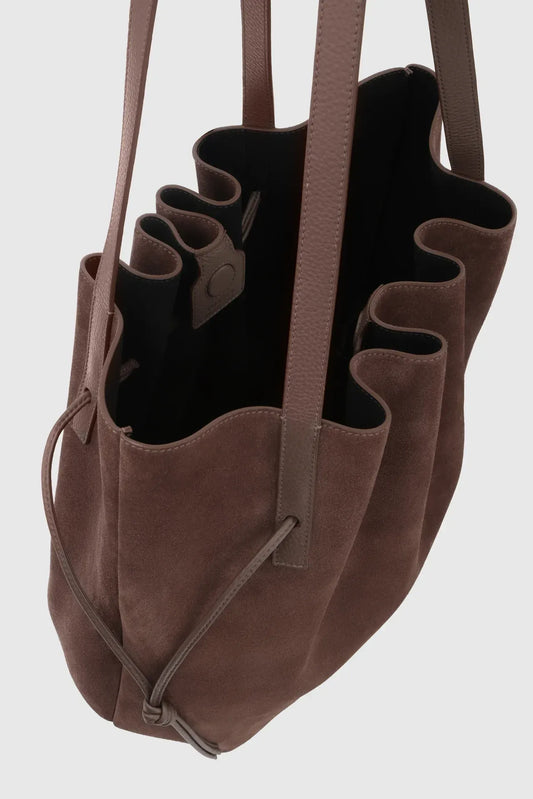 Tasche Scallop Tote in Nutmeg Suede