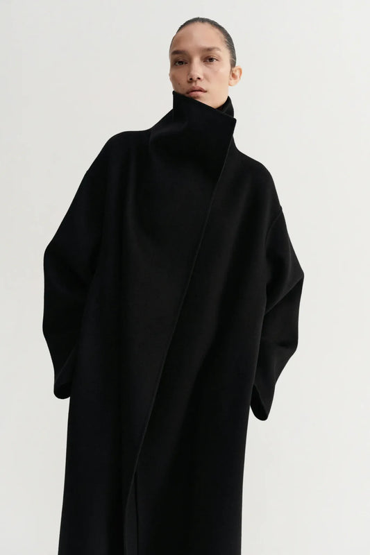 Mantel Kaity in Black