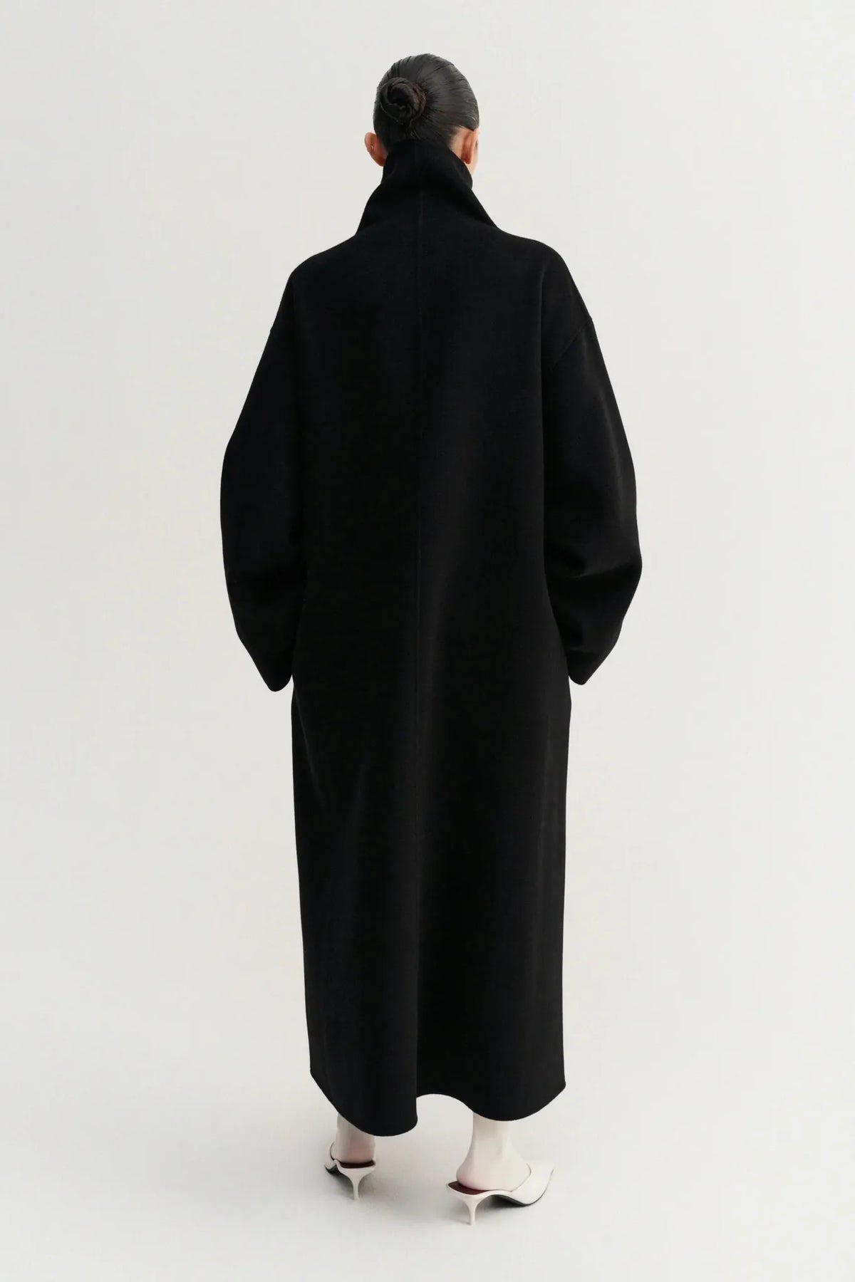 Mantel Kaity in Black