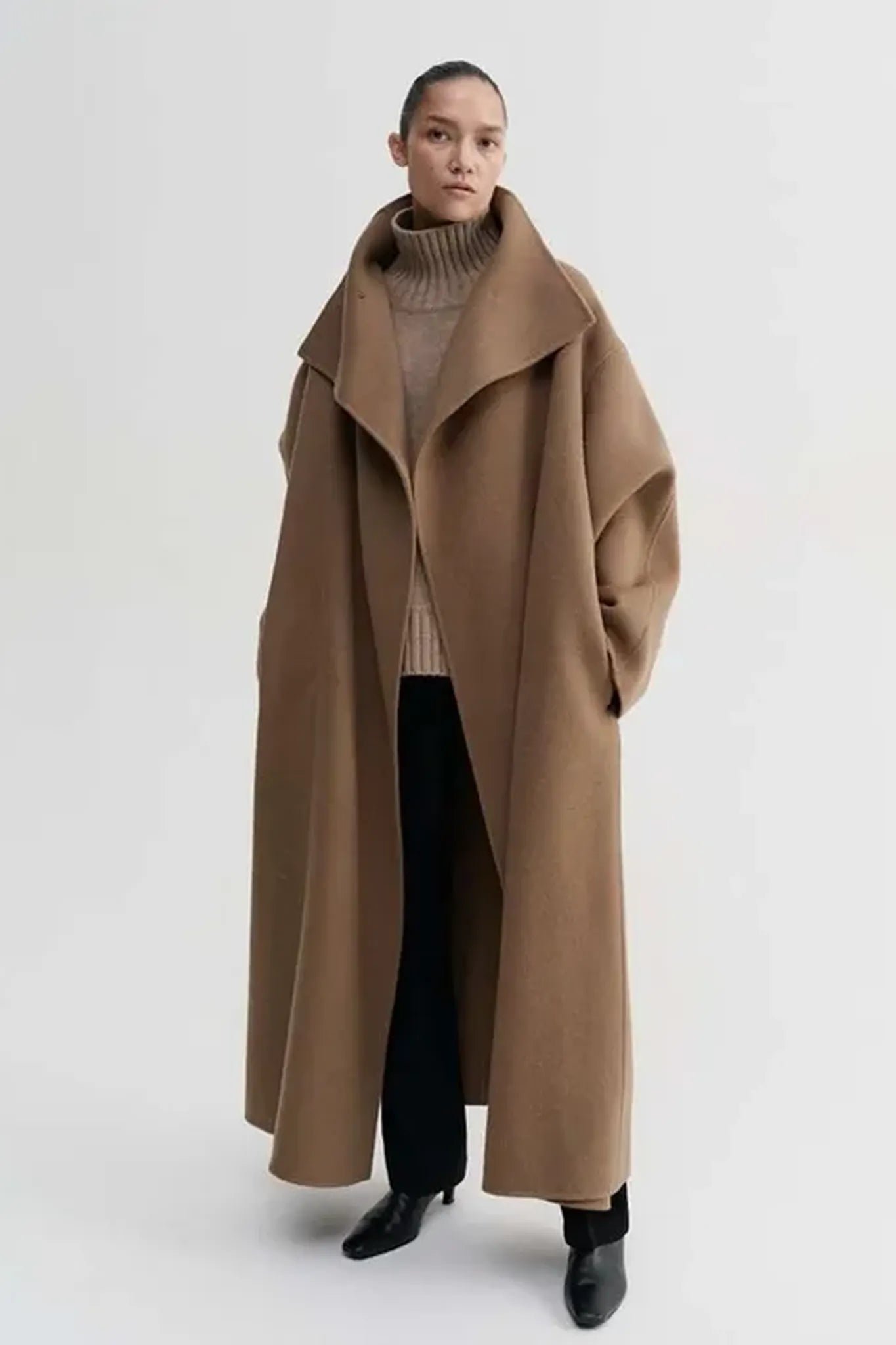Mantel Kaity in Tan