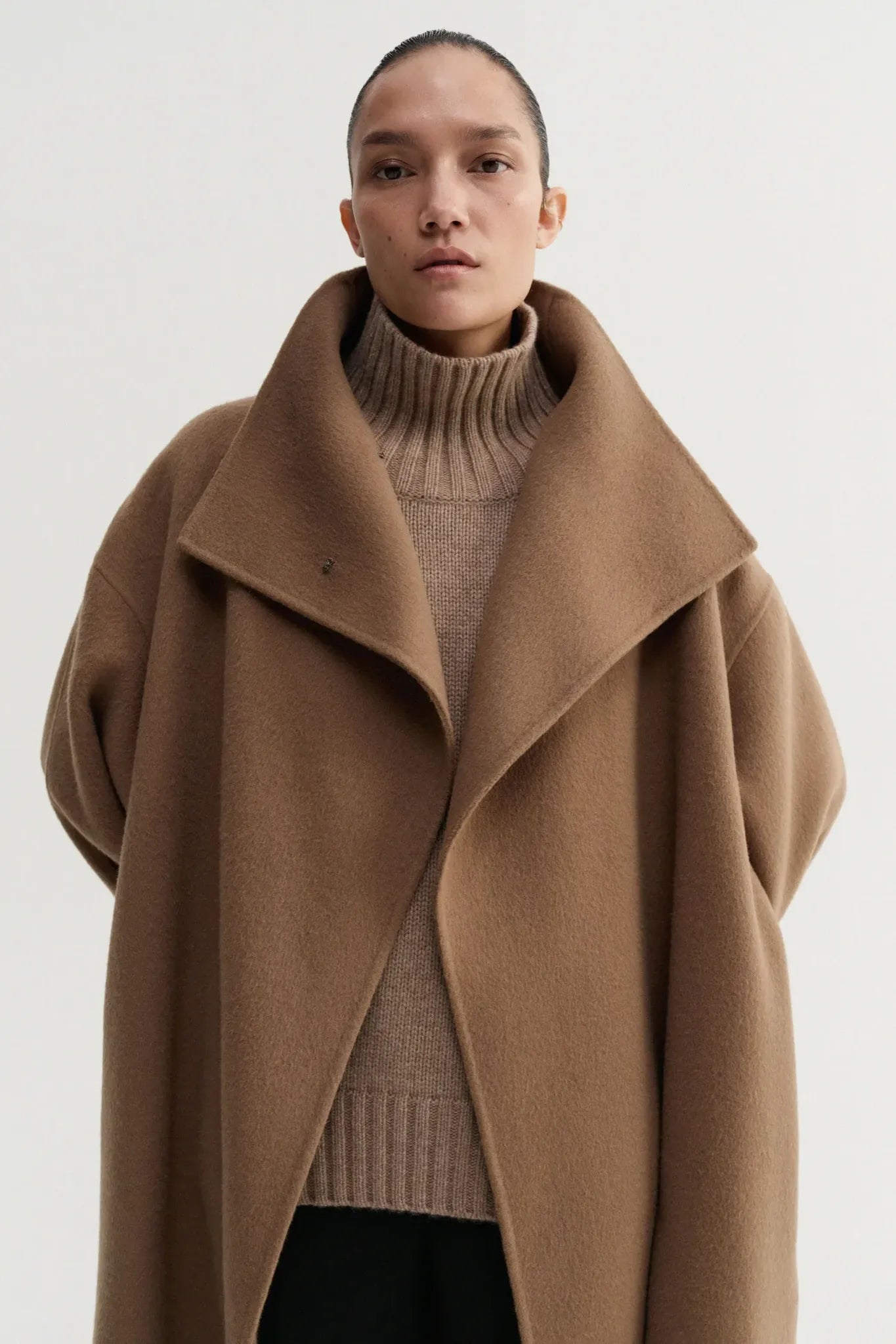 Mantel Kaity in Tan