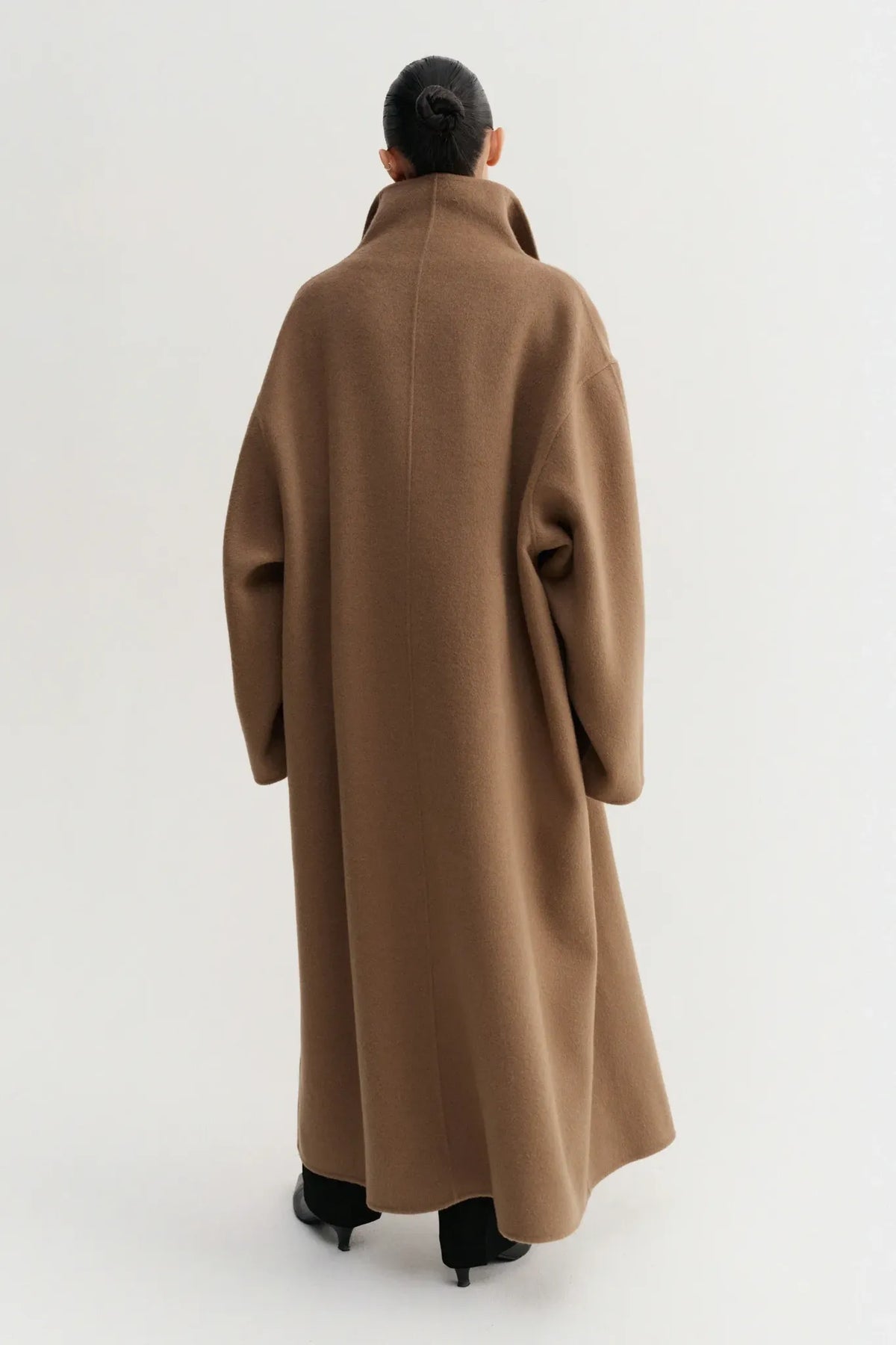 Mantel Kaity in Tan