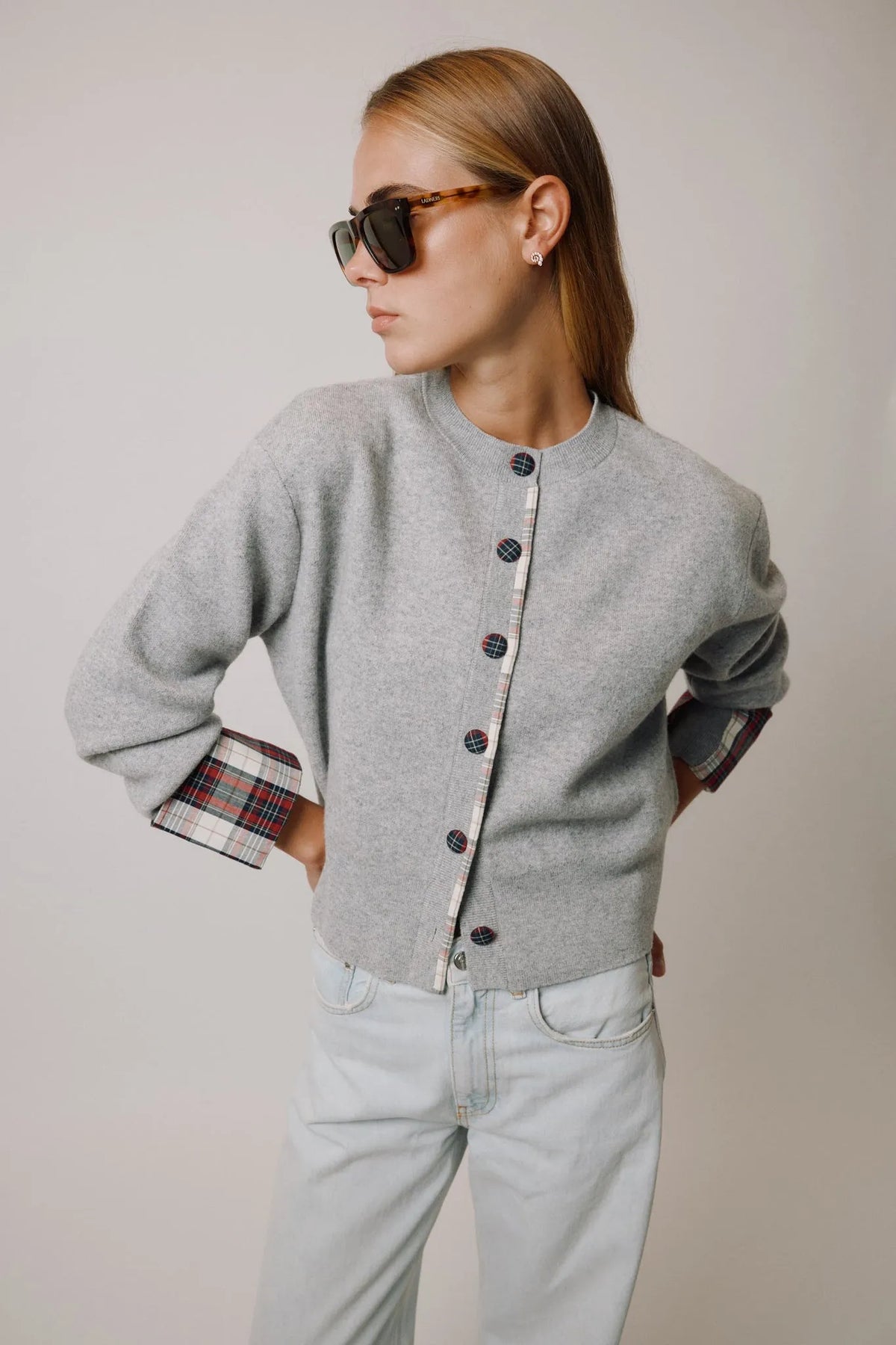Cardigan Mae in Grau