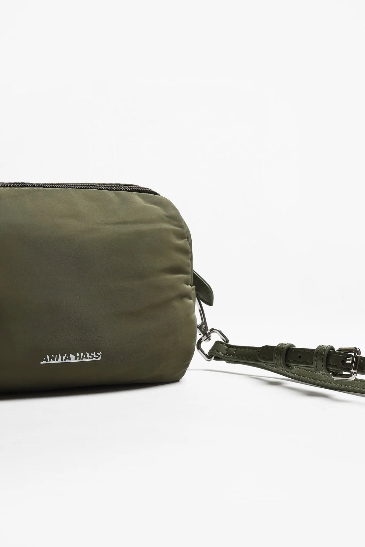 Pouch Heart in Oliv Nylon